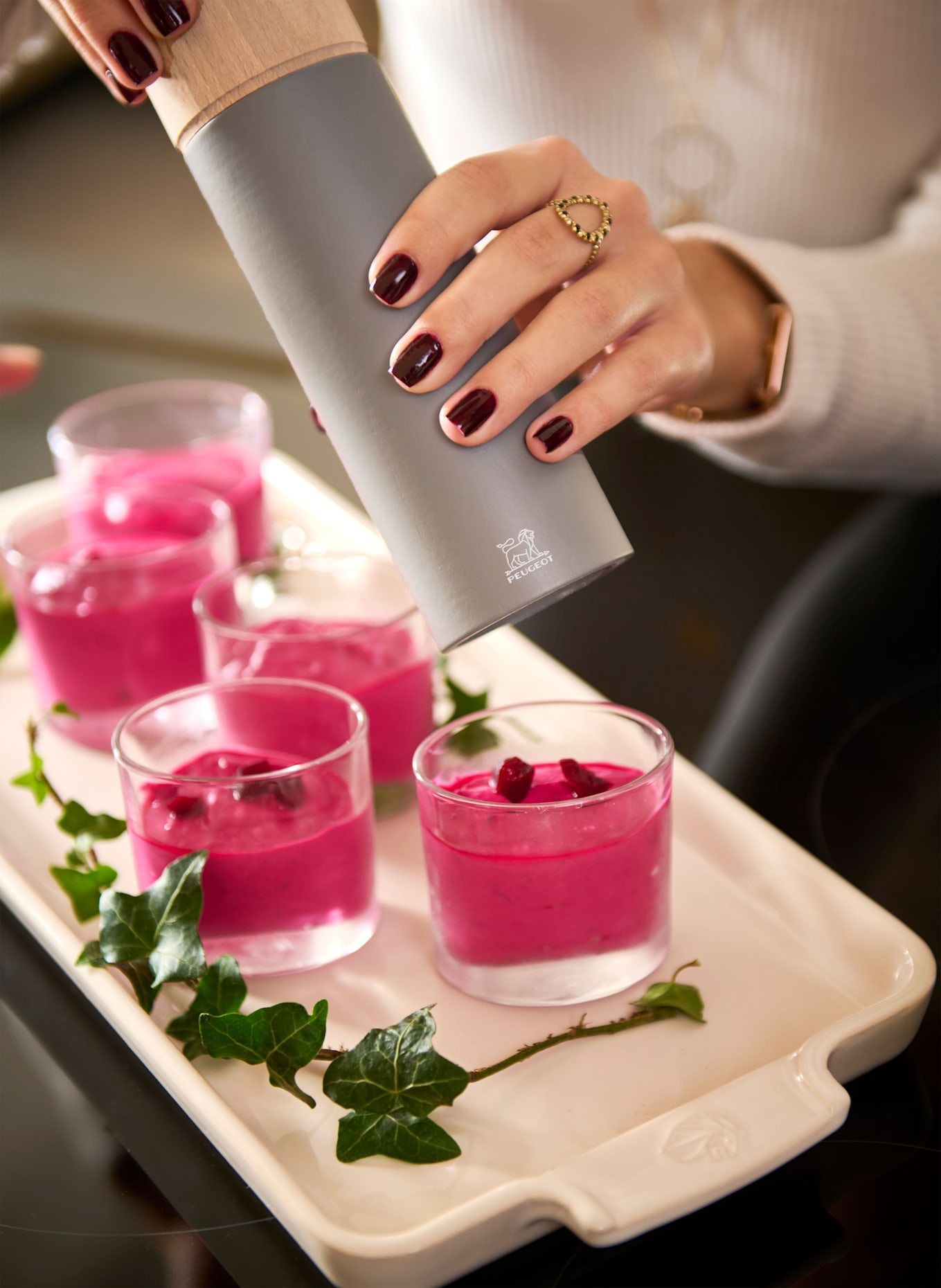 PEUGEOT Mlýnek na pepř BOREAL: TMAVĚ ŠEDÁ / TMAVĚ ŽLUTÁ