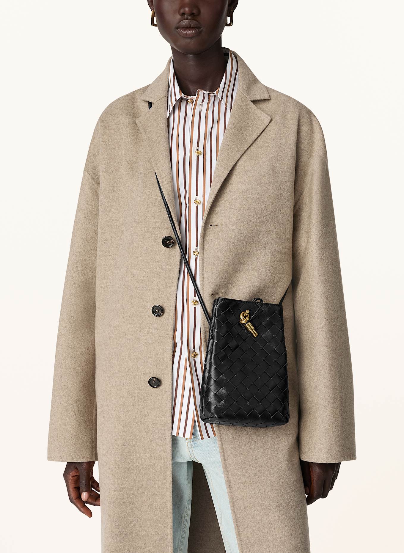 BOTTEGA VENETA Smartphone-Tasche ANDIAMO: BLACK/MUSE BRASS