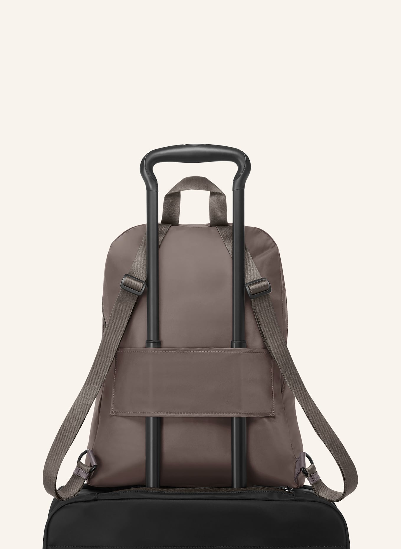 TUMI VOYAGEUR batoh JUST IN CASE®: ČERNOŠEDÁ