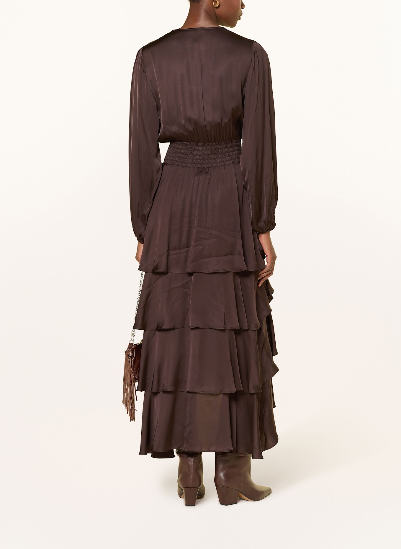 maje Satinkleid mit Volants: DUNKELBRAUN