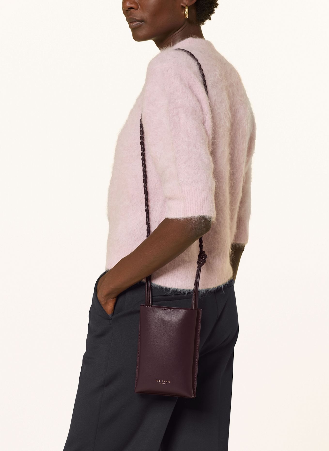 TED BAKER Umhängetasche WRYLIE: DUNKELLILA / GOLD