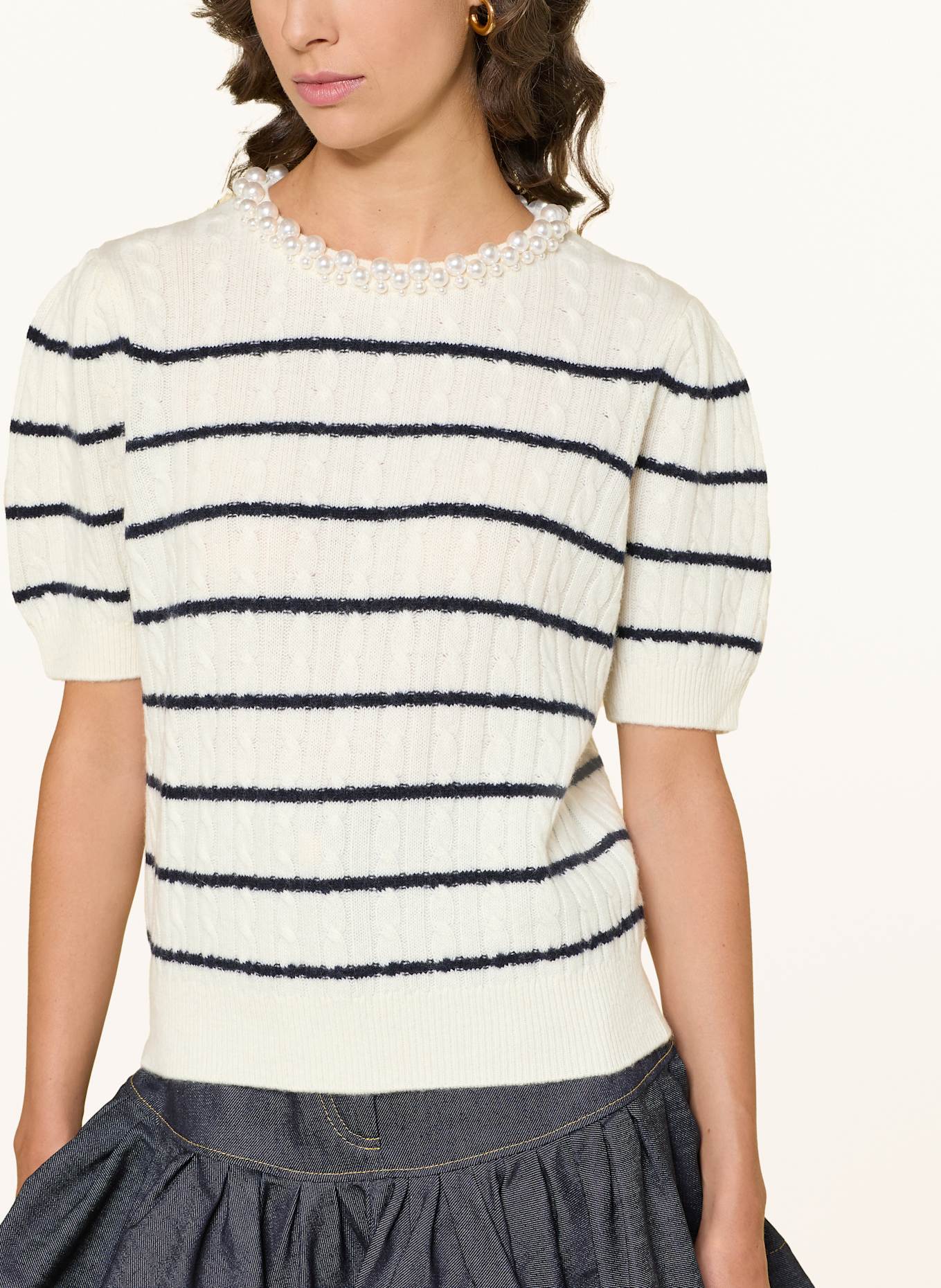 SANDRO Strickshirt mit Schmuckperlen: ECRU / DUNKELBLAU