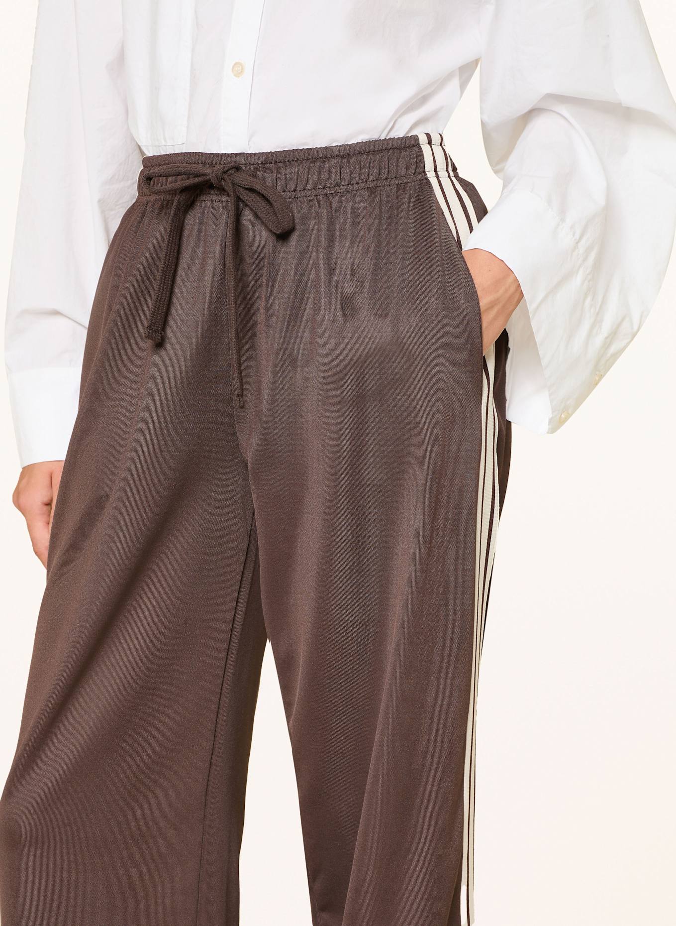 ba&sh Sweatpants JOSHUA mit Galonstreifen: DUNKELBRAUN