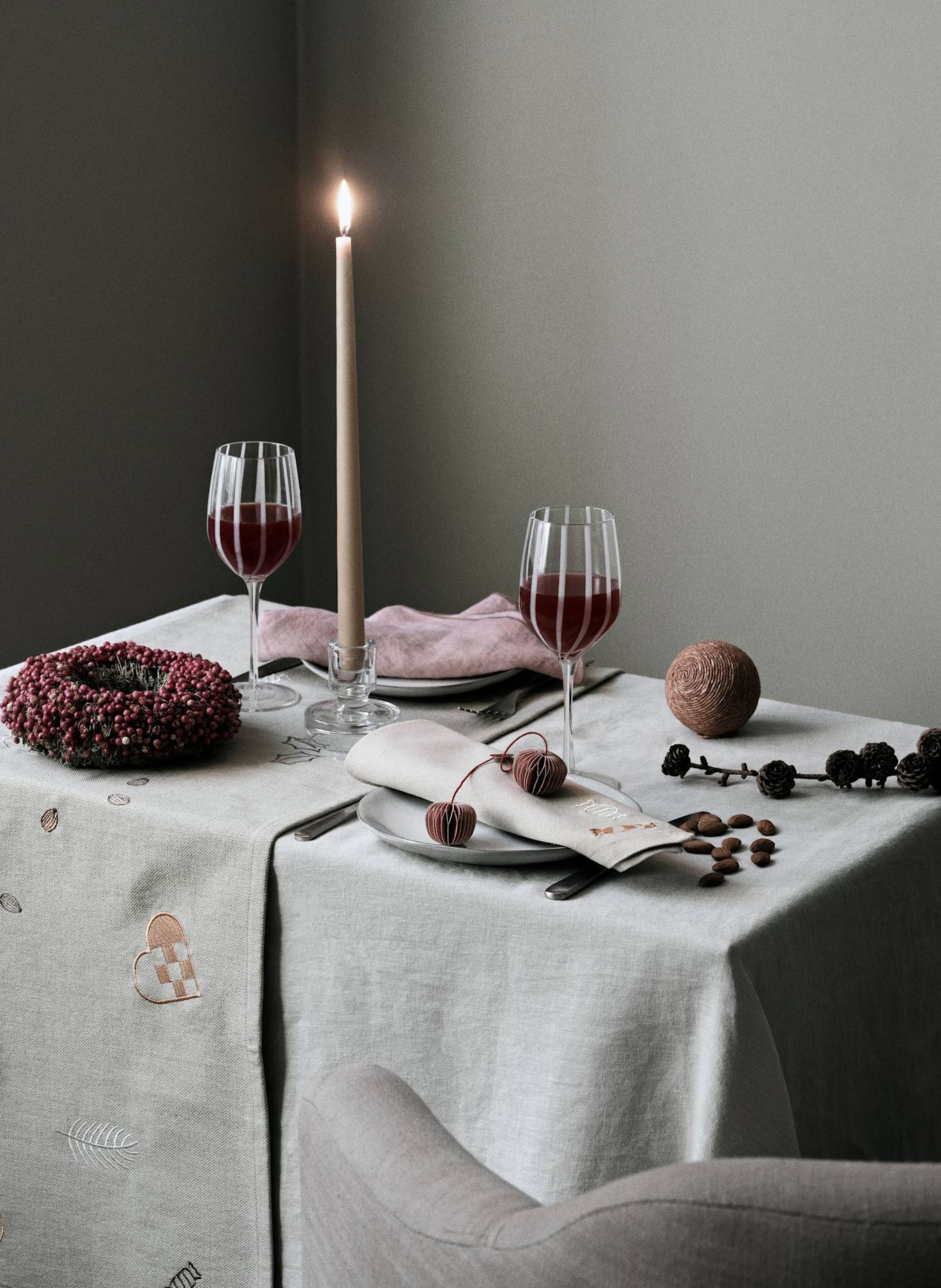 BROSTE COPENHAGEN Tischläufer FRYD: BEIGE / ORANGE