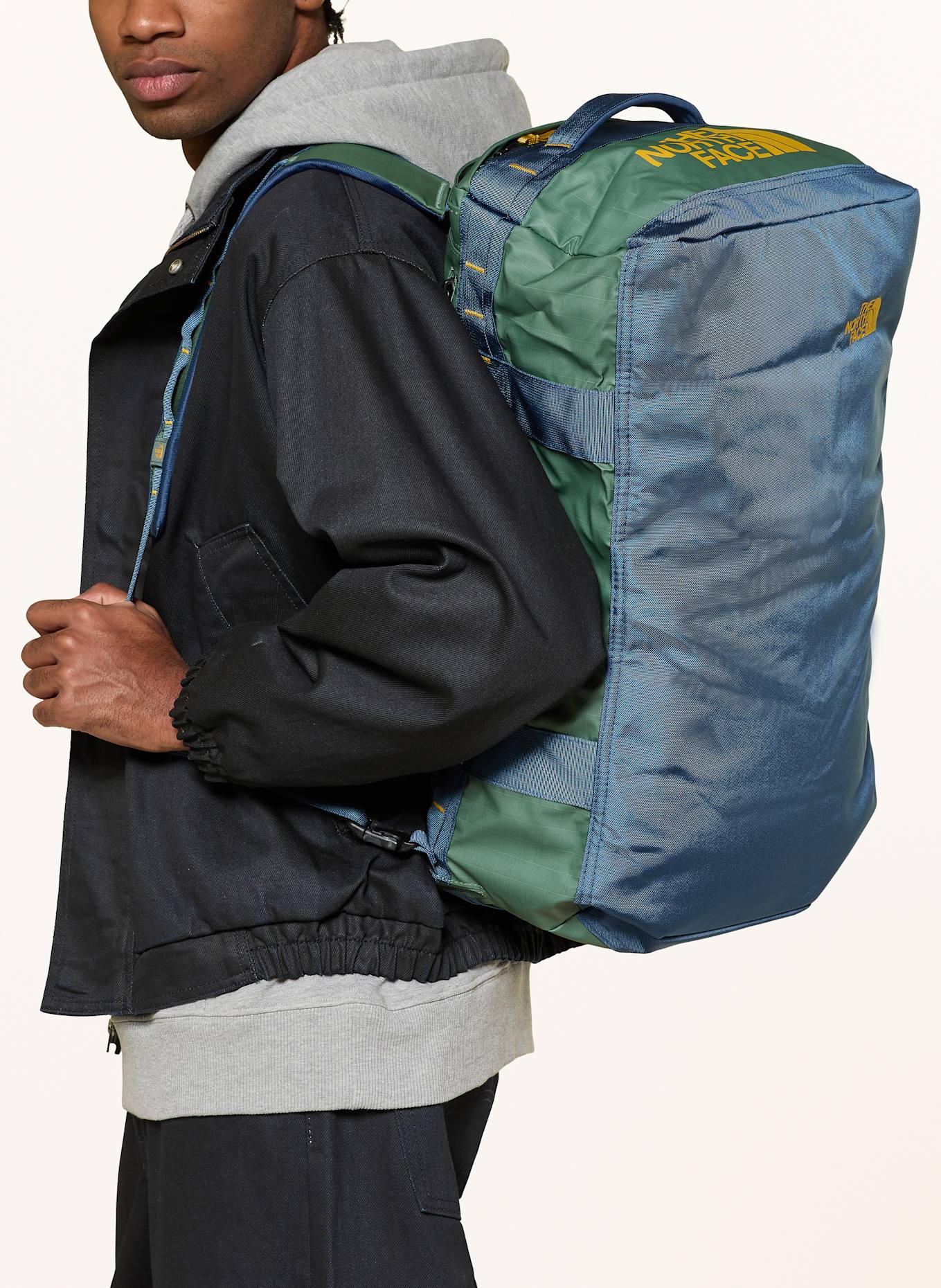 THE NORTH FACE Rucksack BASE CAMP VOYAGER 42 l mit Laptop-Fach: GRÜN