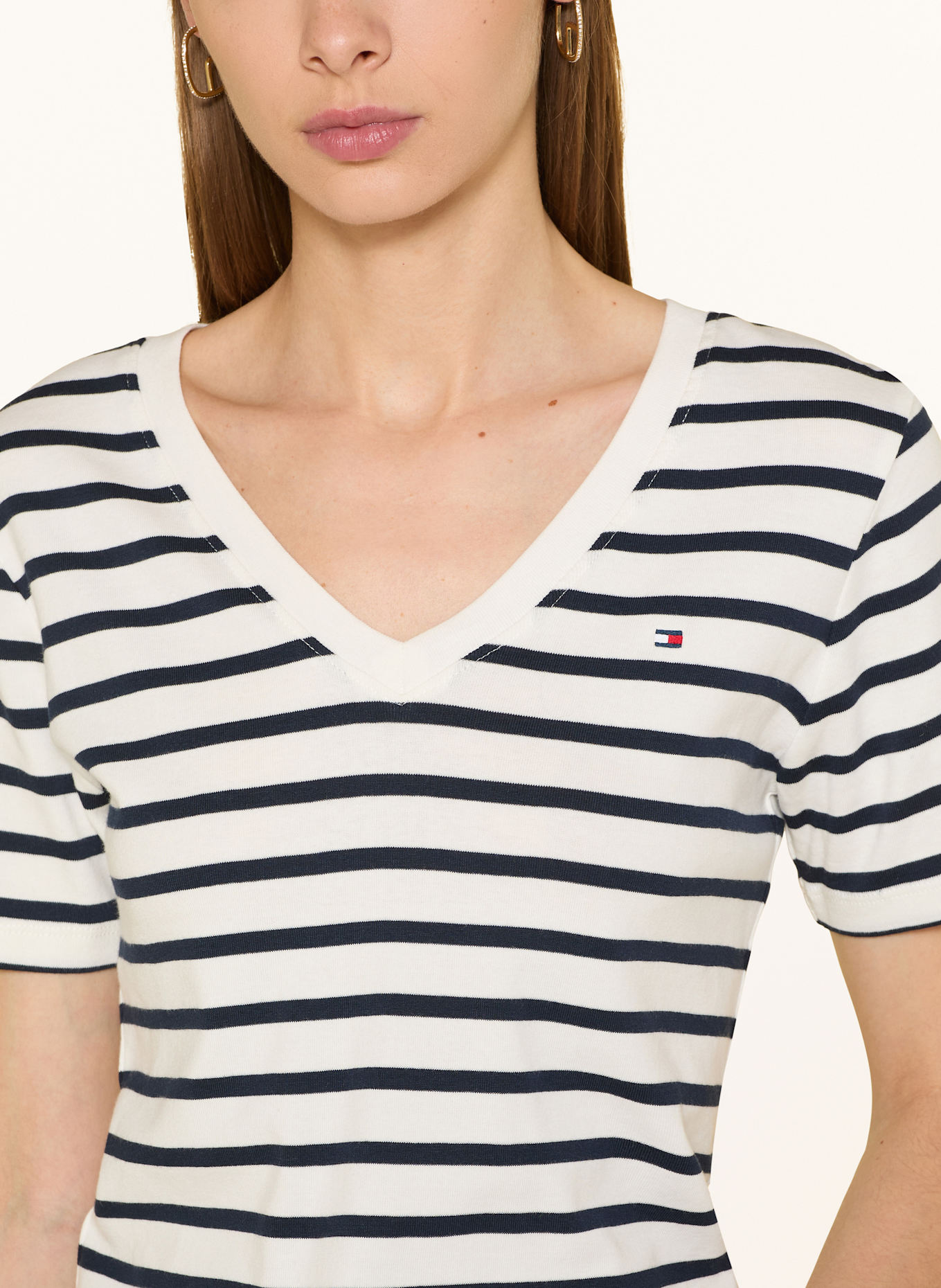 TOMMY HILFIGER T-shirt: WHITE / DARK BLUE