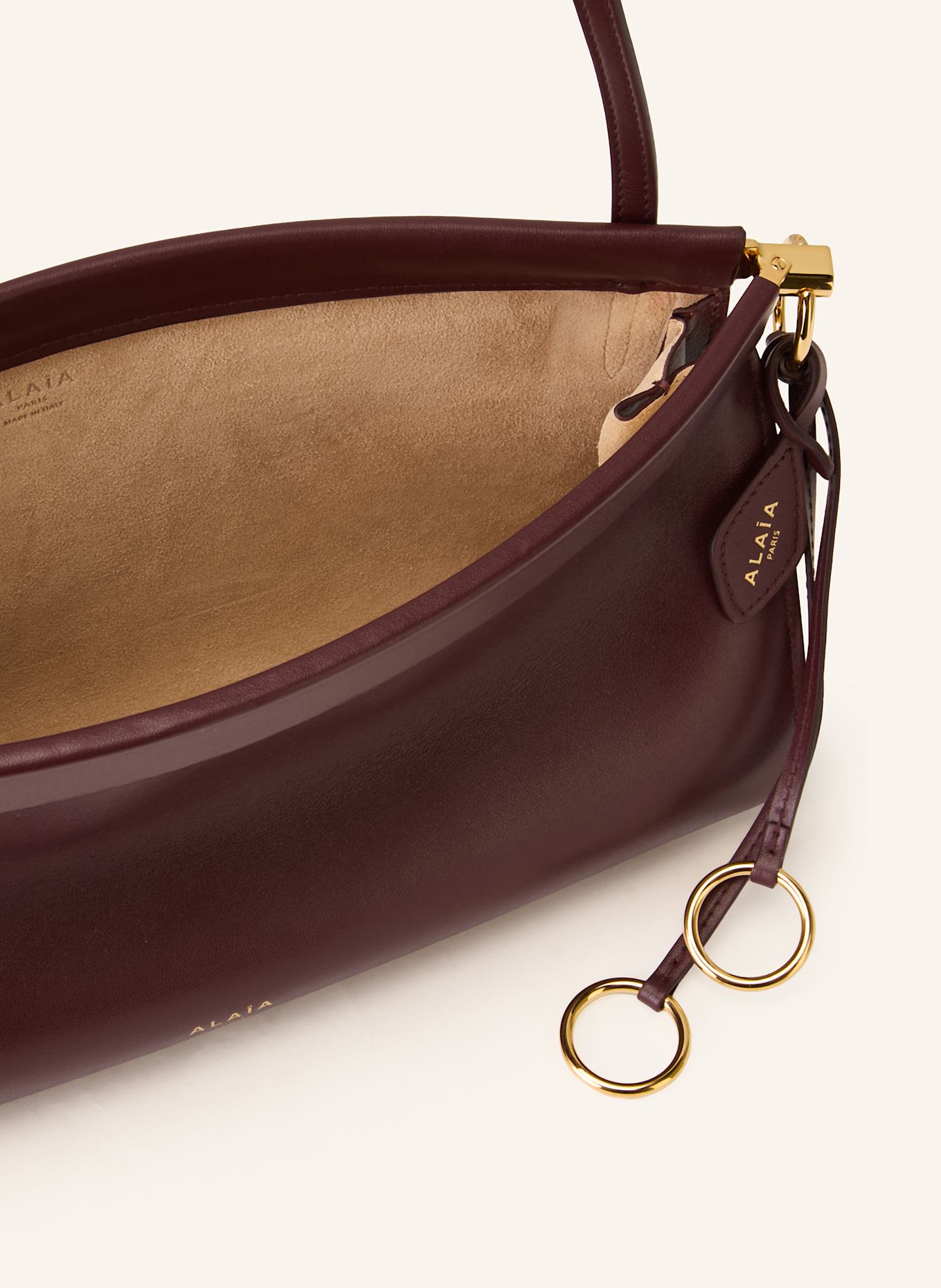 ALAÏA Schultertasche EAST WEST MEDIUM: DUNKELROT