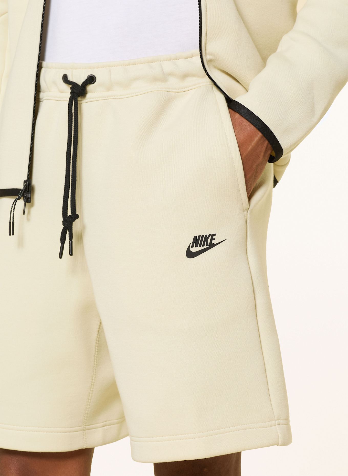 Nike Sweatshorts TECH FLEECE: CREME