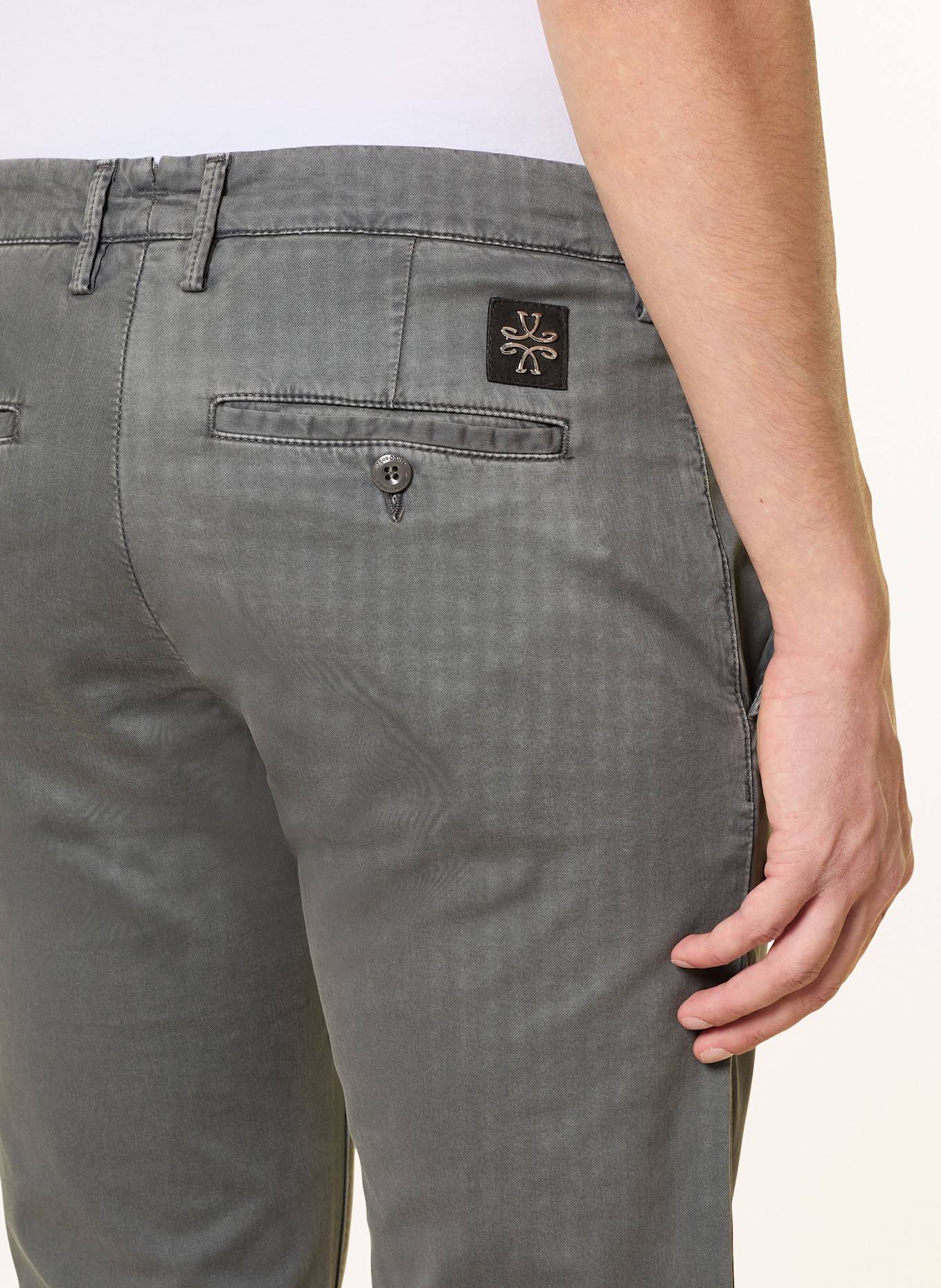 JACOB COHEN Chino kalhoty BOBBY Slim Fit: TMAVĚ ŠEDÁ