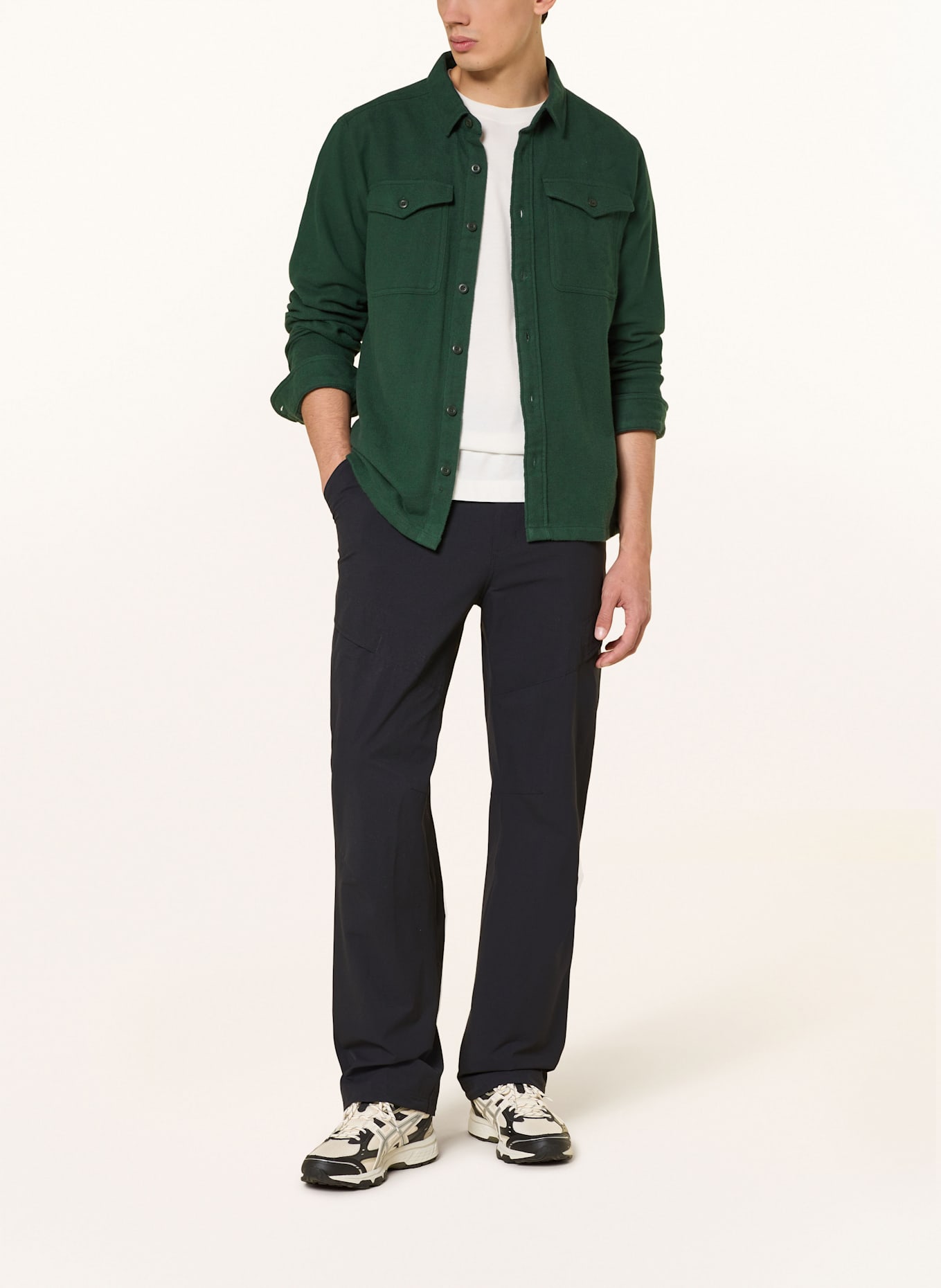 patagonia Outdoorhemd FJORD Comfort Fit: DONKERGROEN