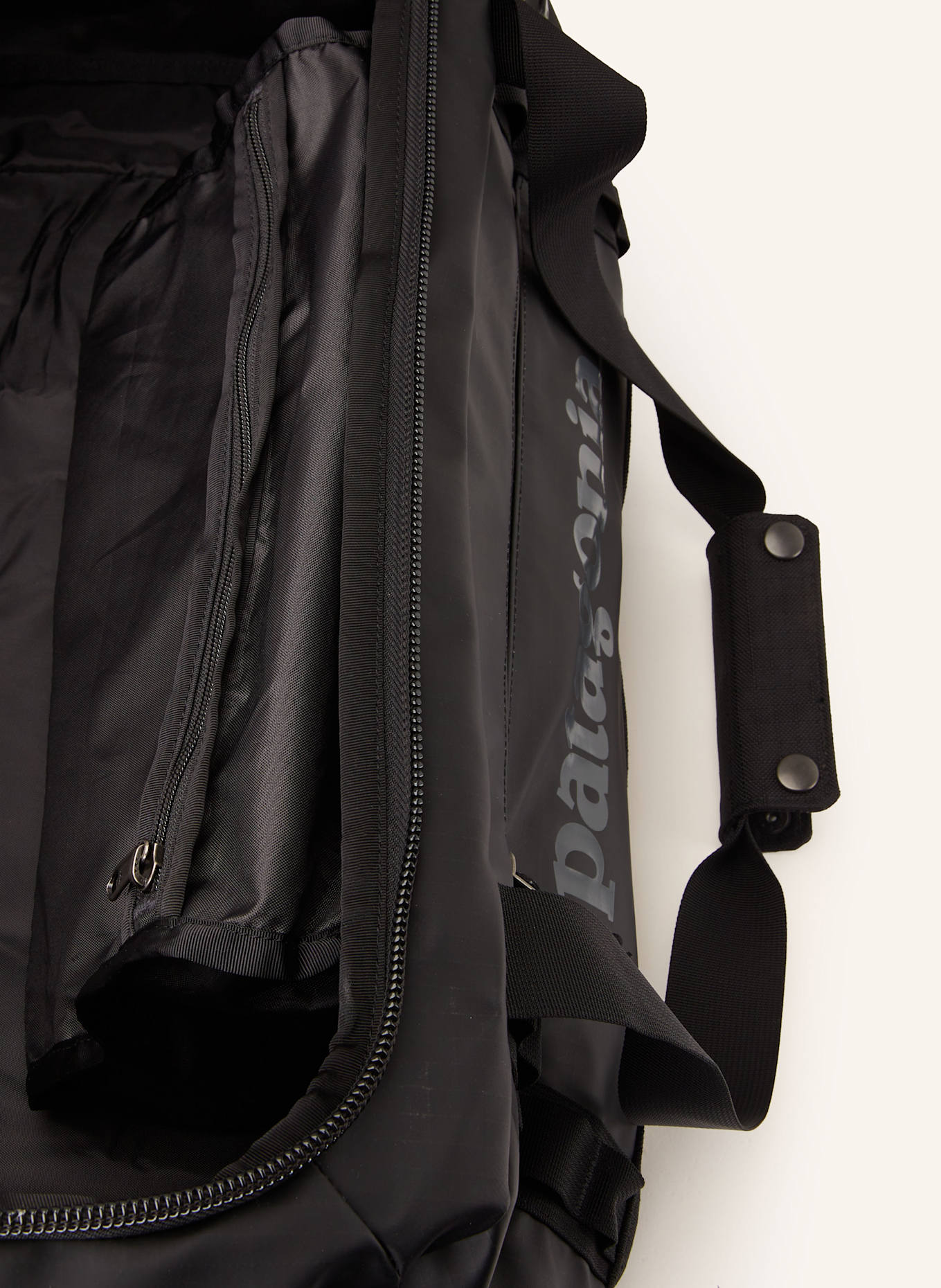 patagonia Cestovní taška BLACK HOLE® 40 l: ČERNÁ