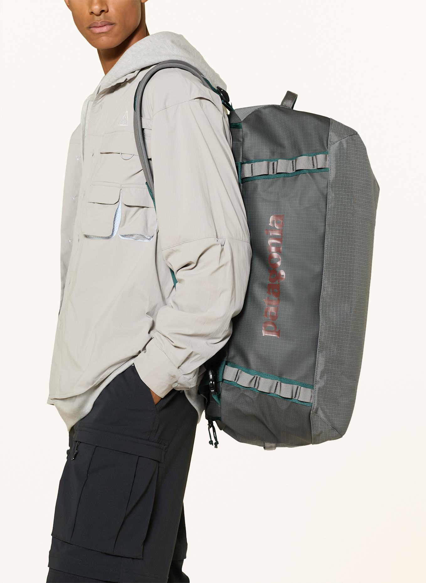 patagonia Cestovní taška BLACK HOLE® 55 l: ŠEDÁ