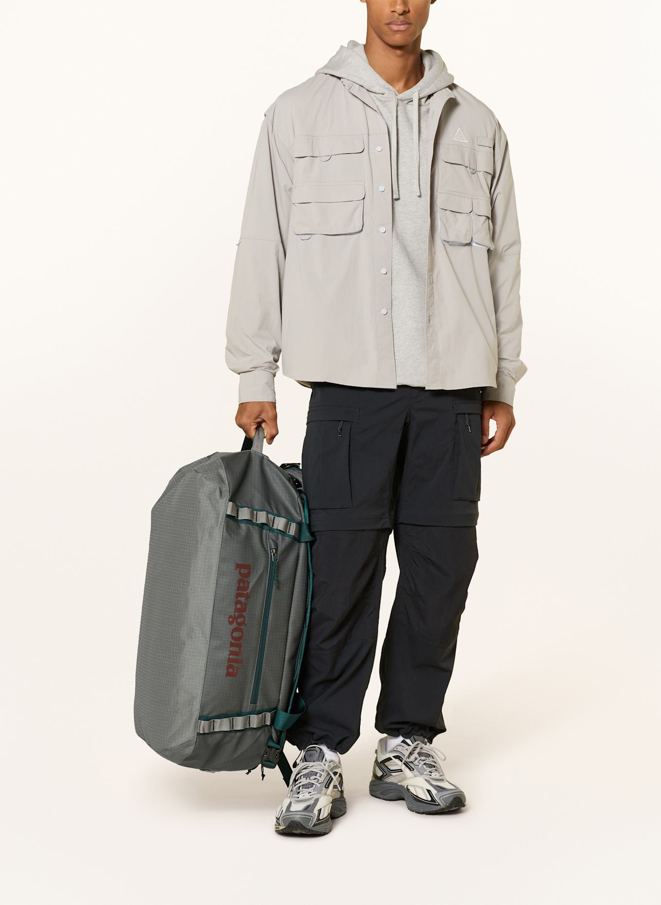 patagonia Cestovní taška BLACK HOLE® 55 l: ŠEDÁ