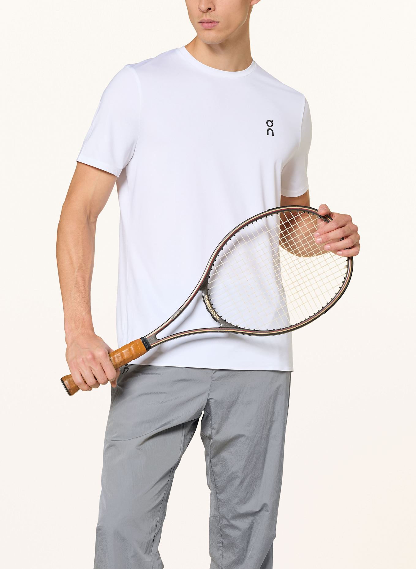 On Trainingshose COURT: GRAU