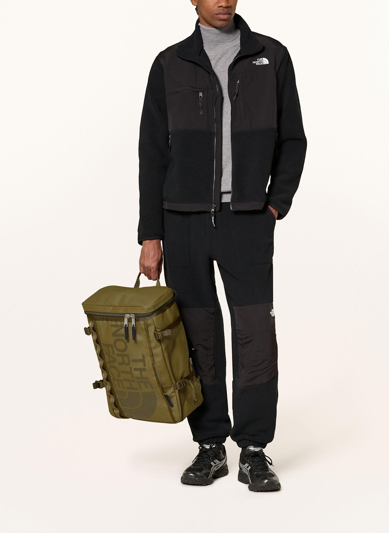 THE NORTH FACE Rucksack BASECAMP FUSEBOX S 30 l mit Laptop-Fach: OLIV