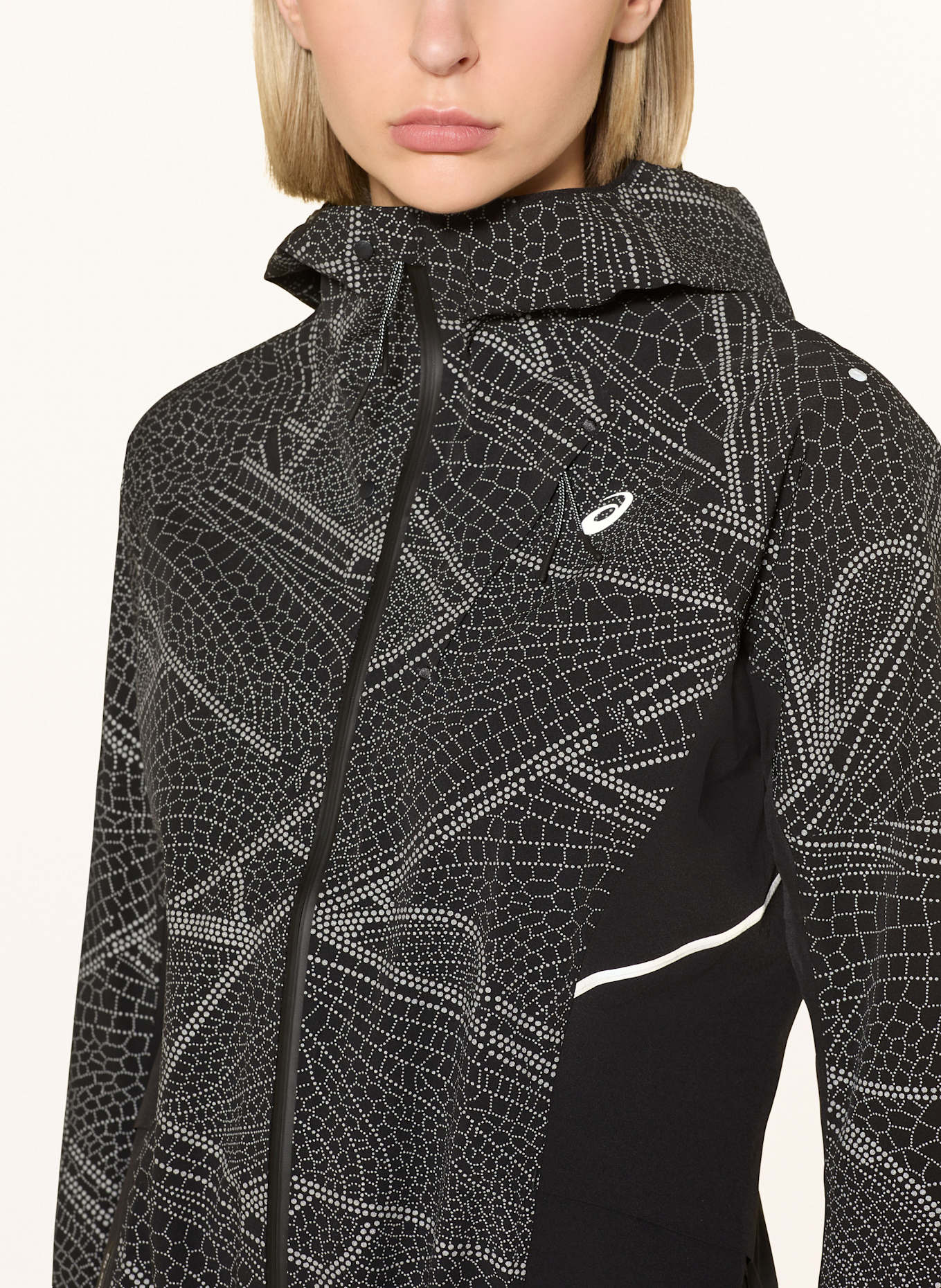 ASICS Laufjacke LIMITED SERIES LITE-SHOW: SCHWARZ / HELLGRAU