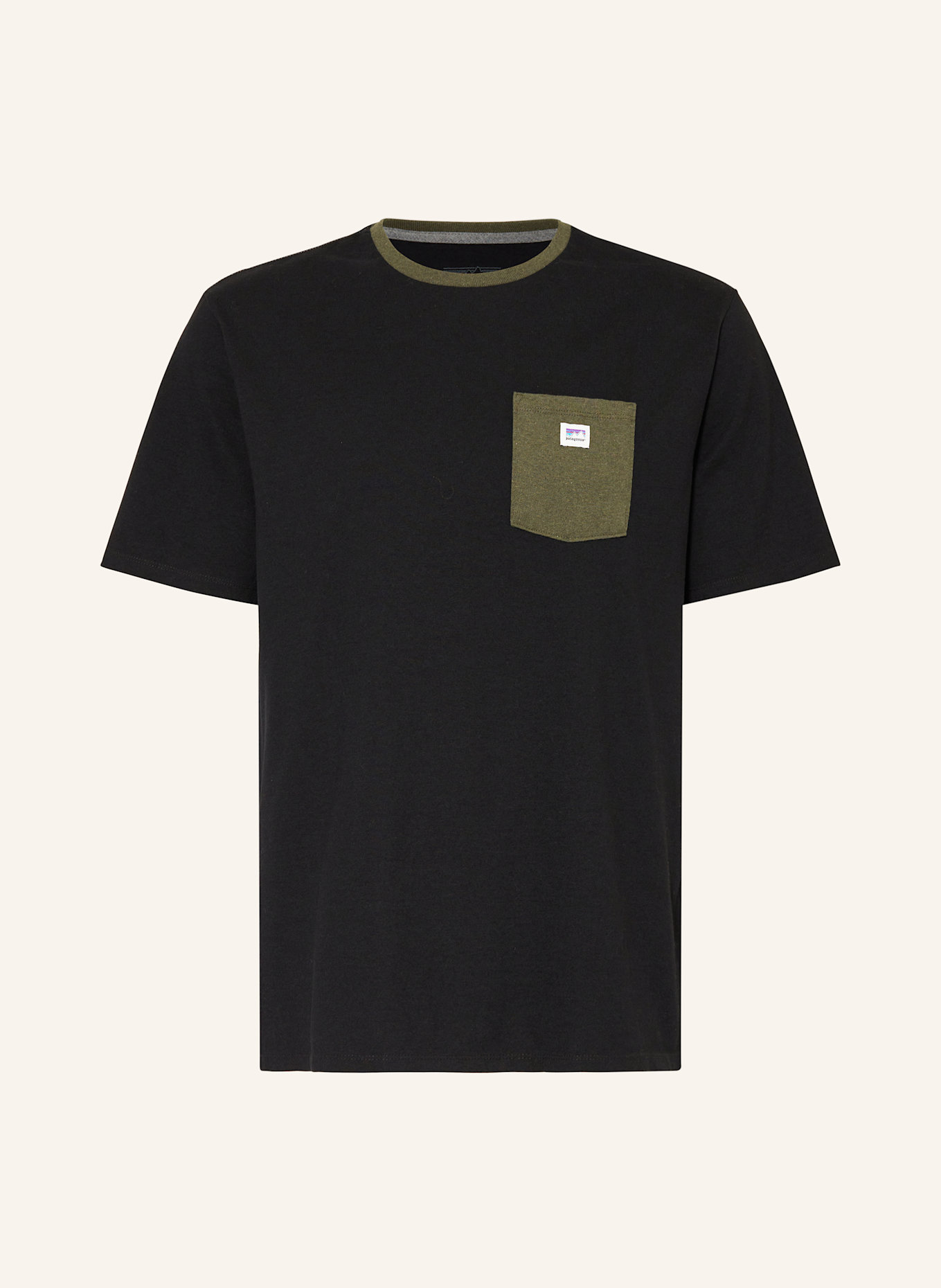patagonia T-shirt SHOP STICKER POCKET RESPONSIBILI-TEE®: ZWART / OLIJF