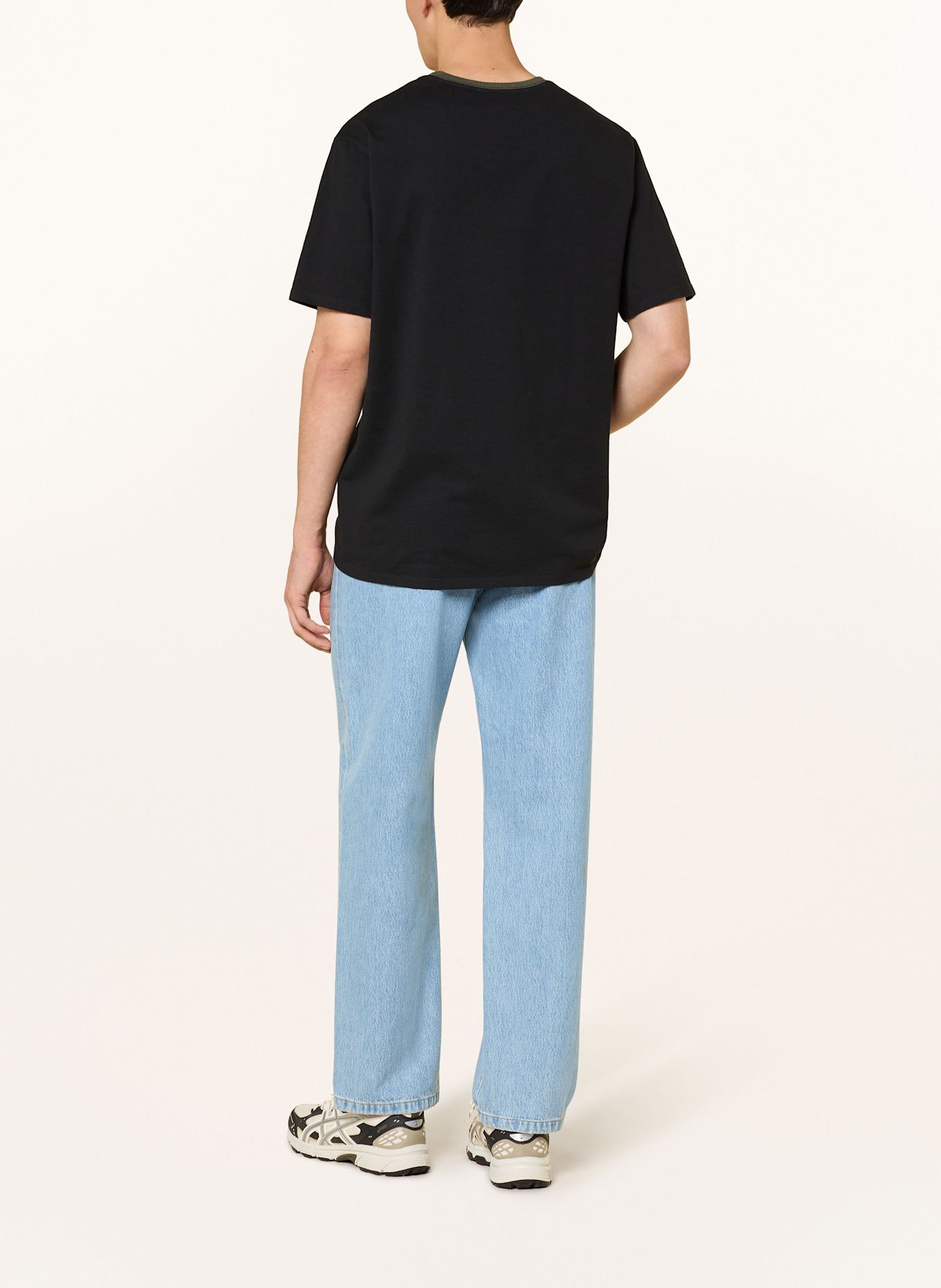 patagonia T-shirt SHOP STICKER POCKET RESPONSIBILI-TEE®: ZWART / OLIJF