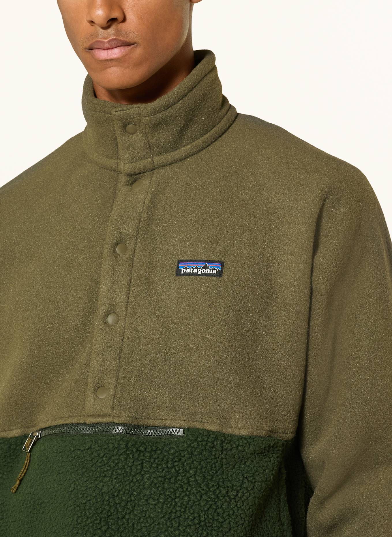 patagonia Fleecový svetr troyer RETRO PILE: KHAKI / TMAVĚ ZELENÁ