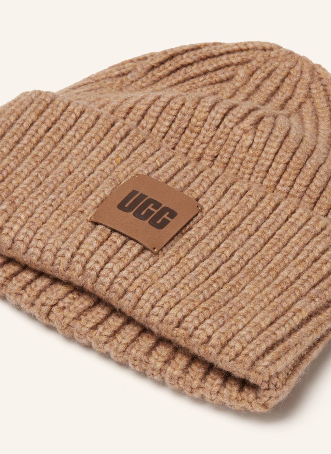 UGG Beanie: CAMEL
