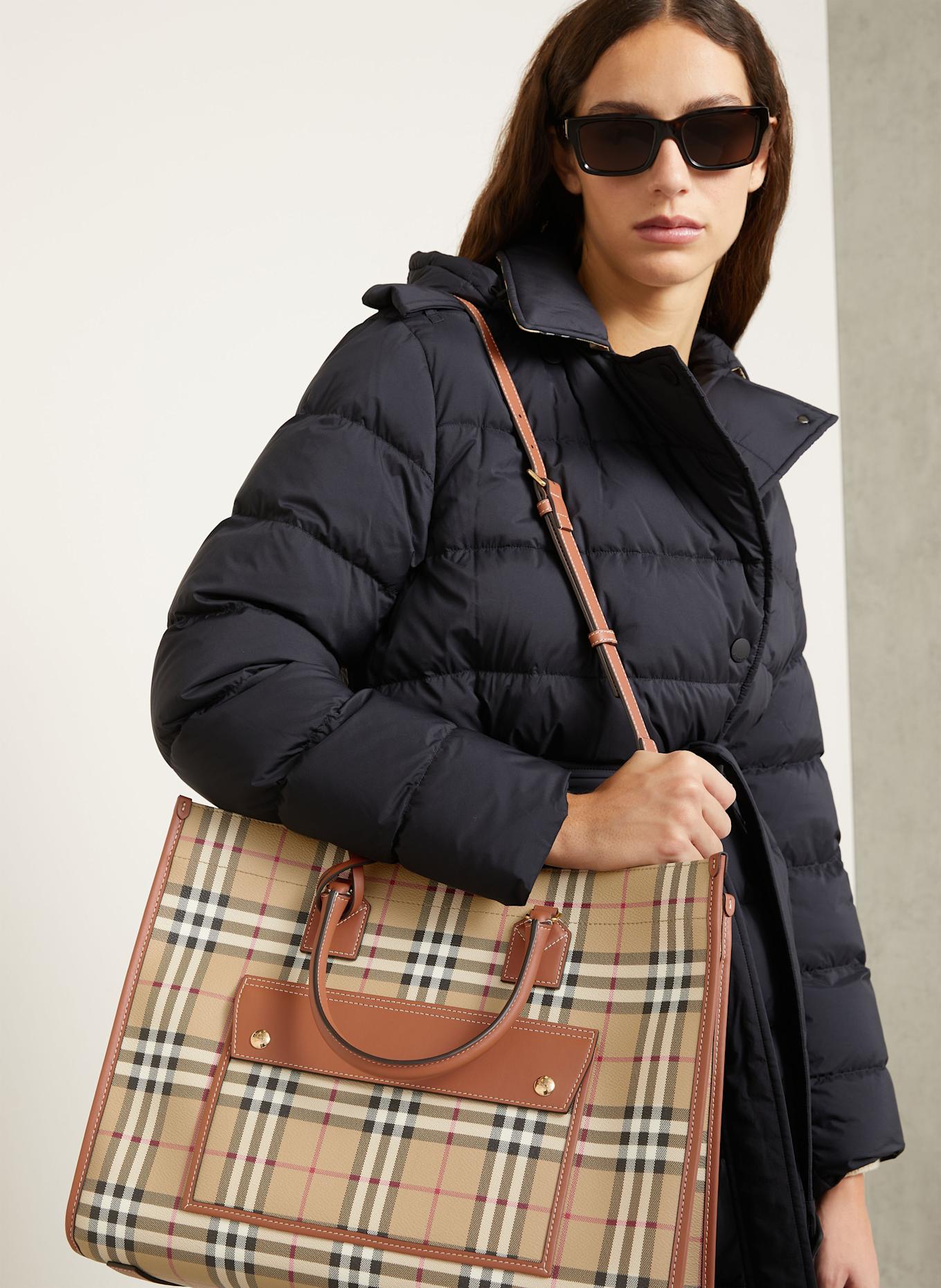 BURBERRY Schultertasche FREYA: HELLBRAUN / SCHWARZ / ROT