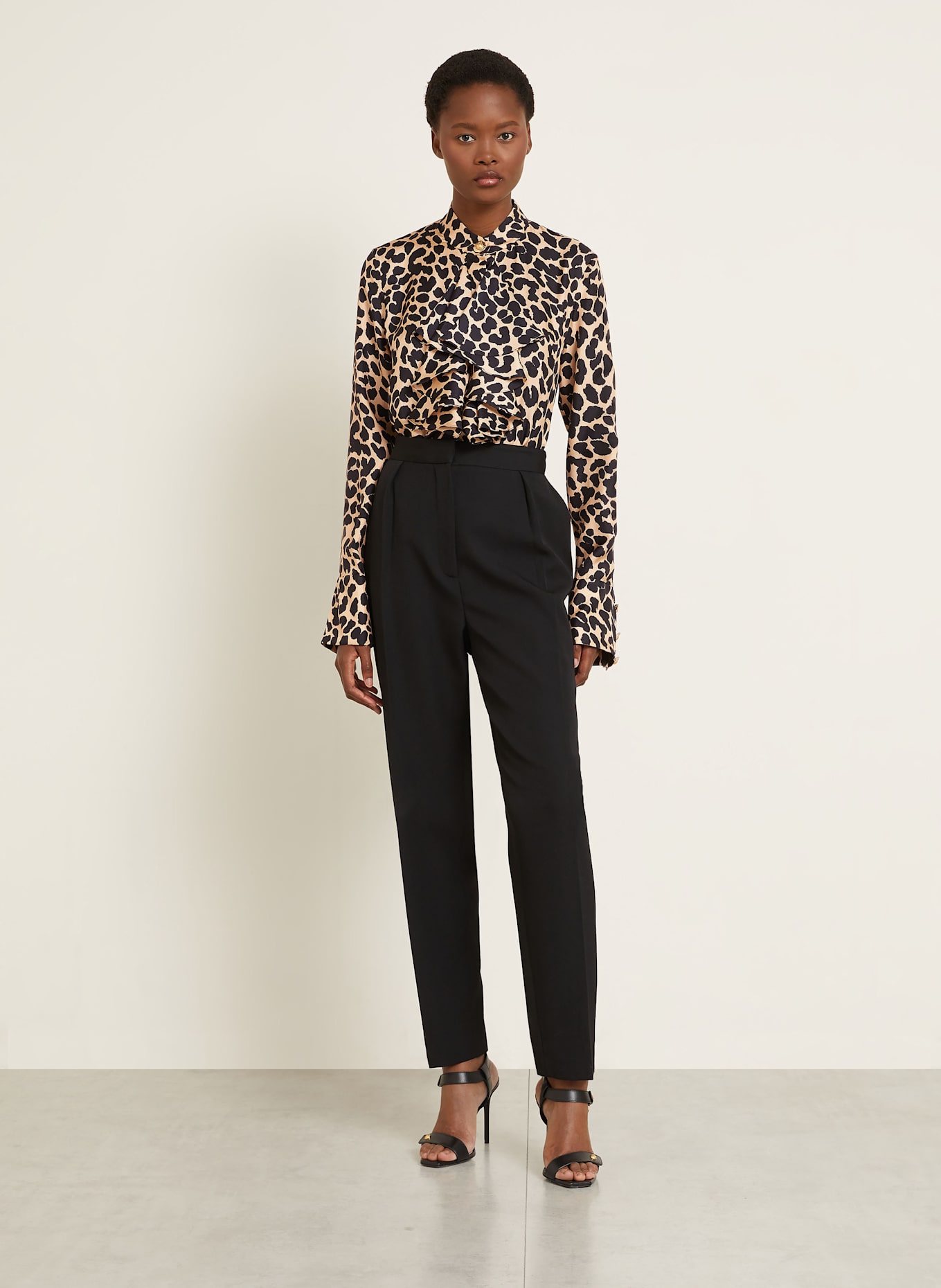 BALMAIN Seidenbluse mit Volants: SCHWARZ / BEIGE