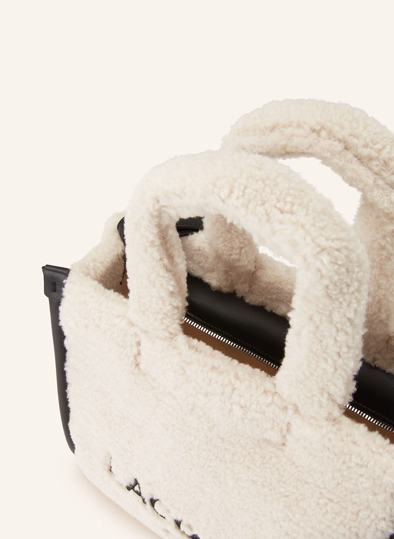 LACOSTE Kabelka HERITAGE SMALL: KRÉMOVÁ / ČERNÁ