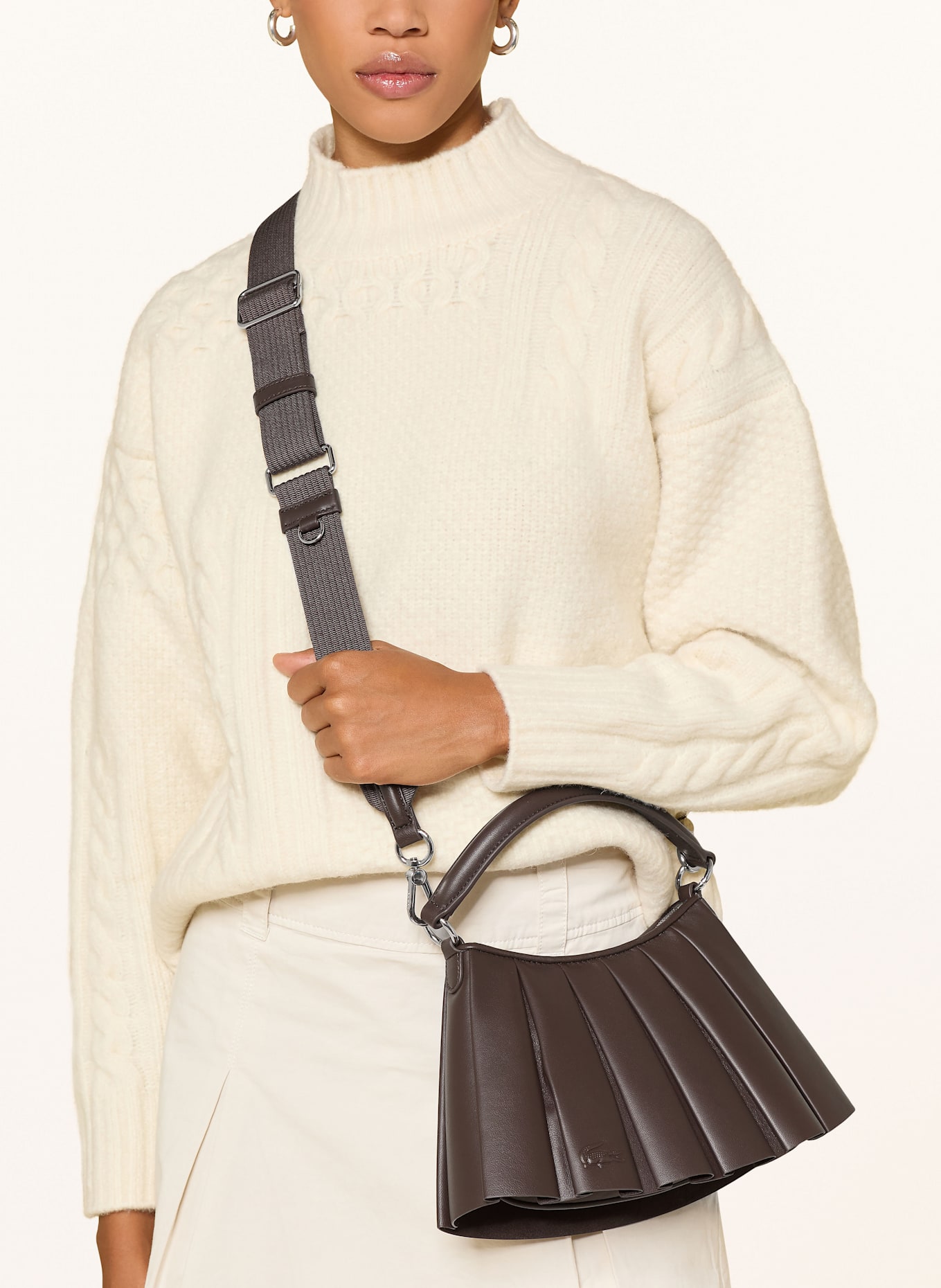 LACOSTE Umhängetasche RUNWAY LENGLEN SMALL: DUNKELBRAUN