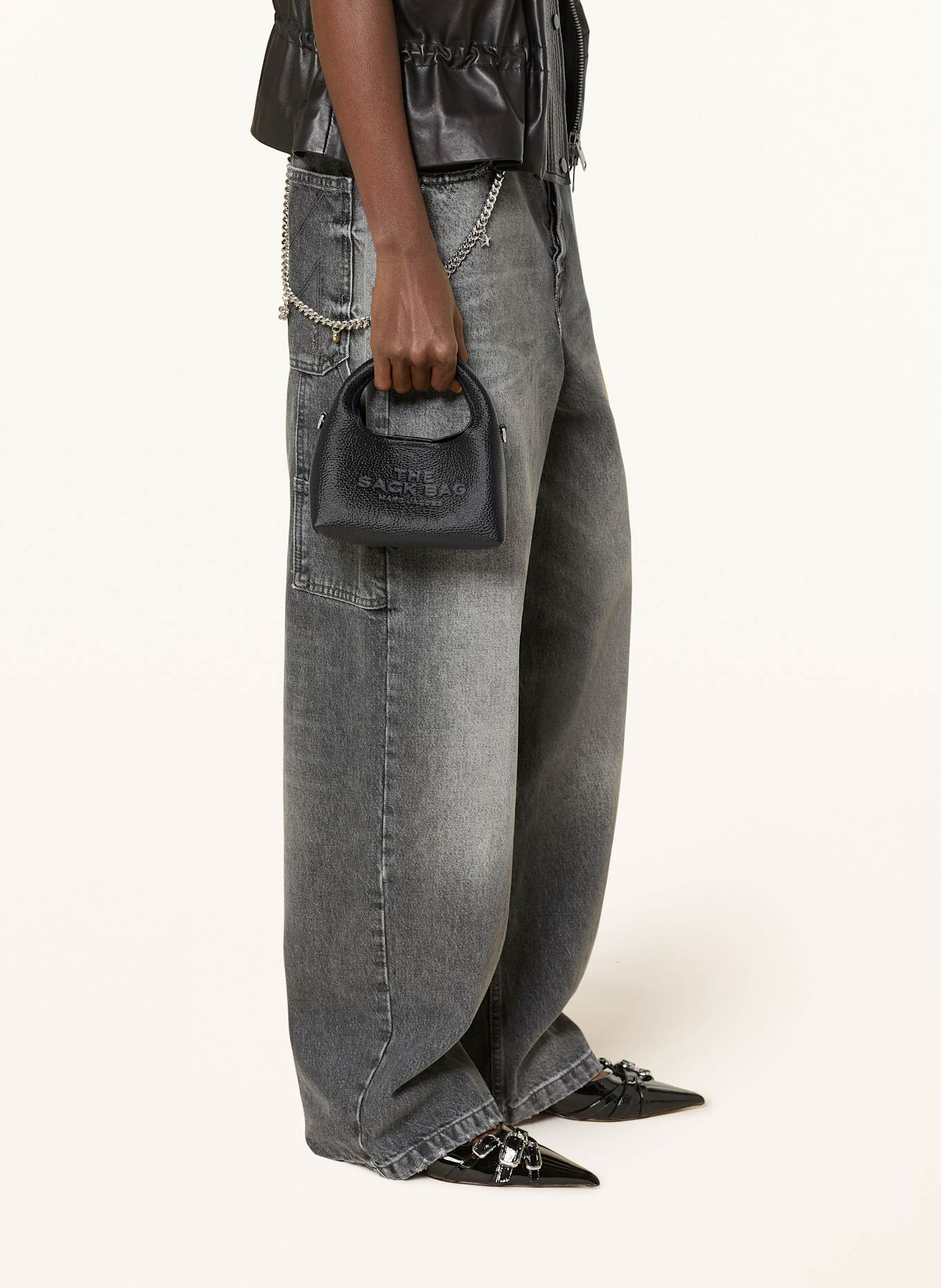 MARC JACOBS Umhängetasche THE MICRO CROSSBODY SACK BAG: SCHWARZ