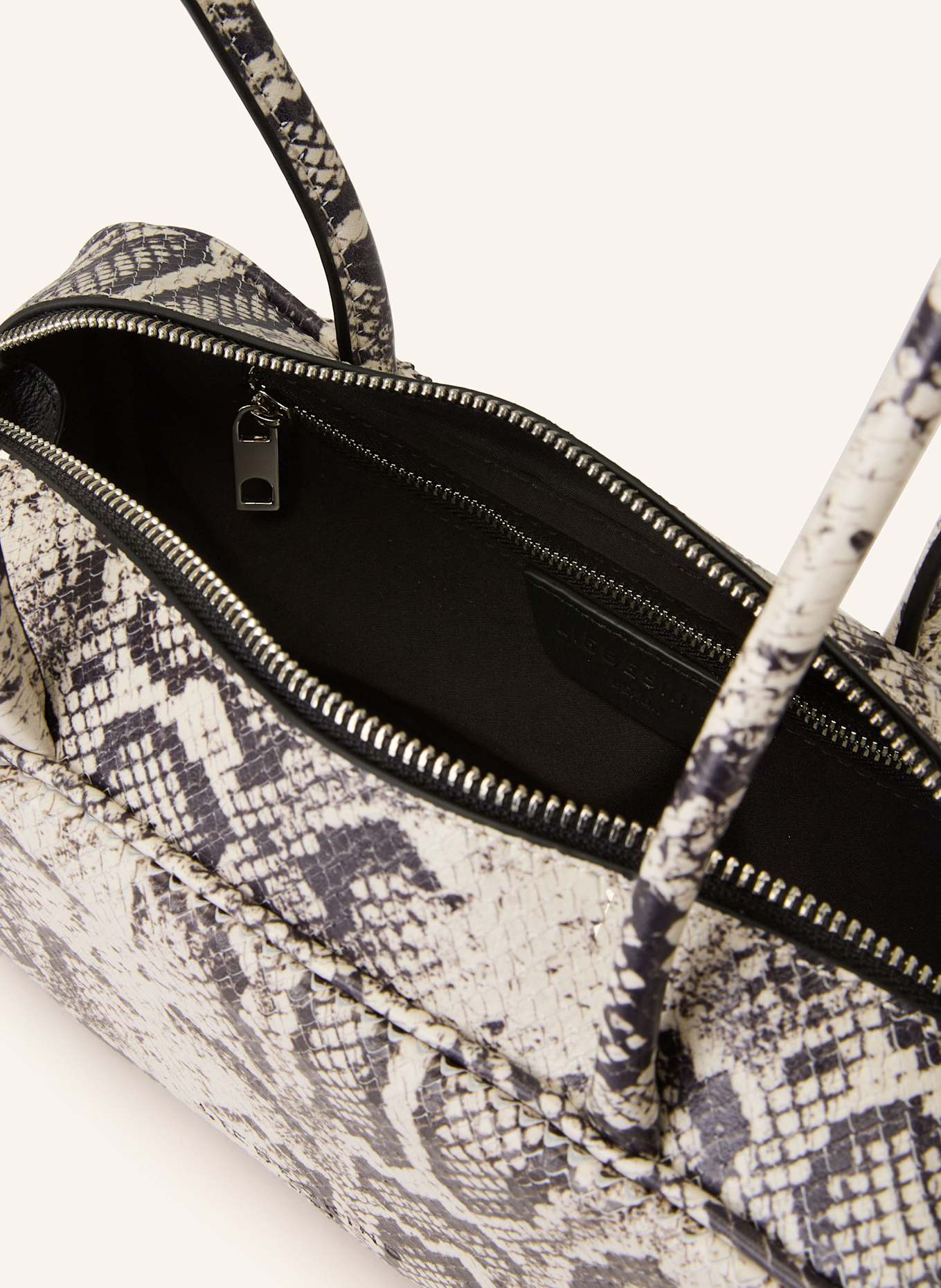 LIEBESKIND Schultertasche SNAKE JIL SMALL: WEISS / SCHWARZ