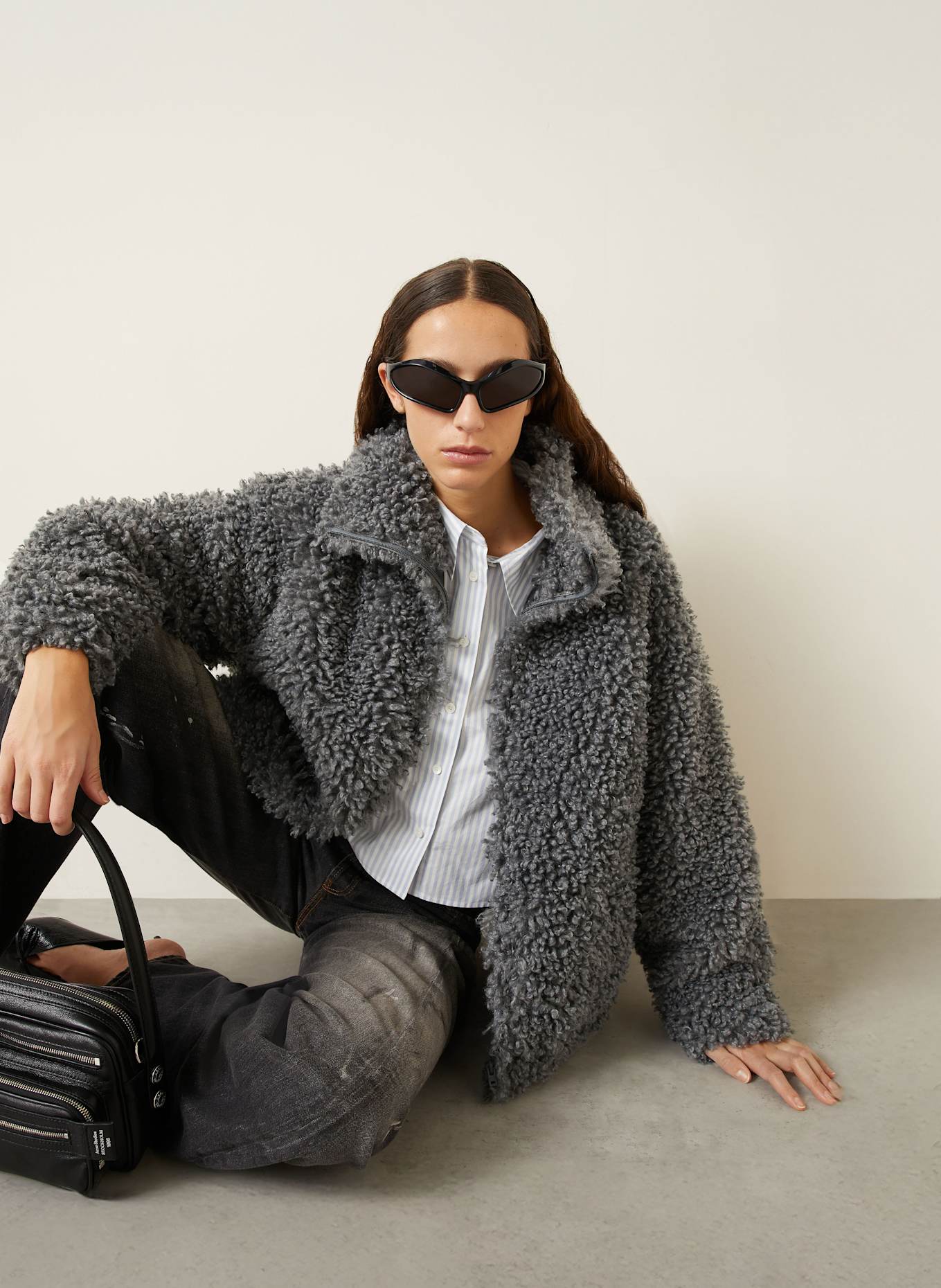 Acne Studios Veste en fourrure synthétique: GRIS