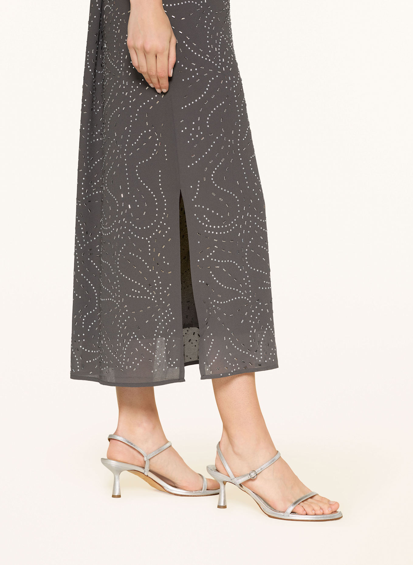 oui Kleid mit Schmucksteinen: BRAUN