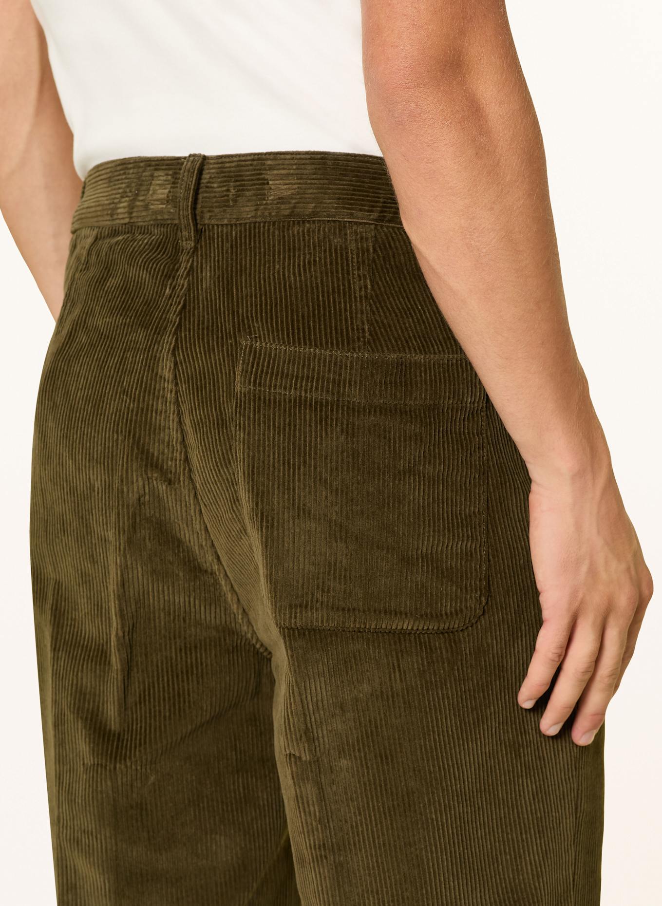 Barbour Anzughose Slim Fit aus Cord: OL51 olive