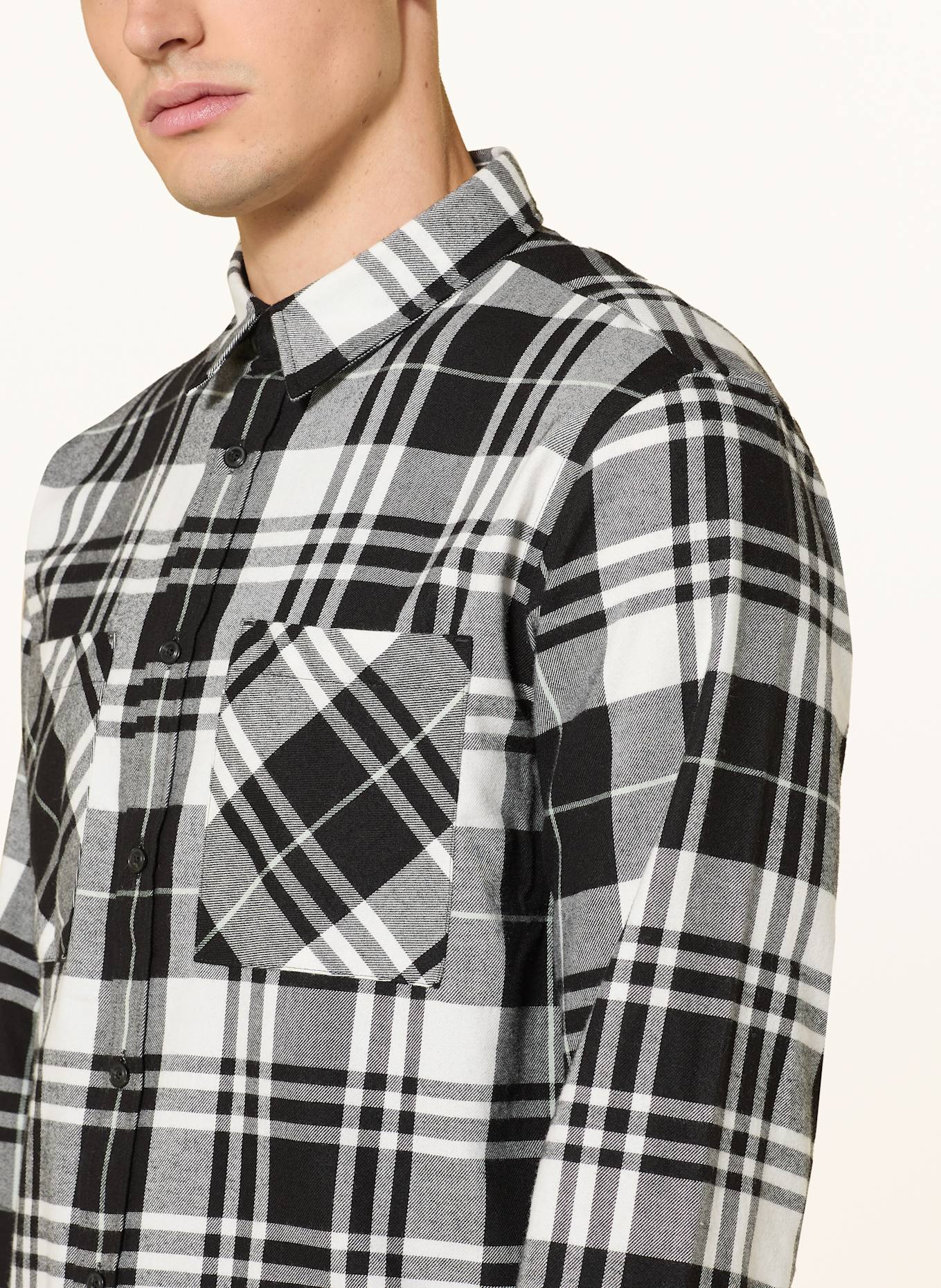 HUGO Flanellhemd EGRIN Relaxed Fit: SCHWARZ / WEISS