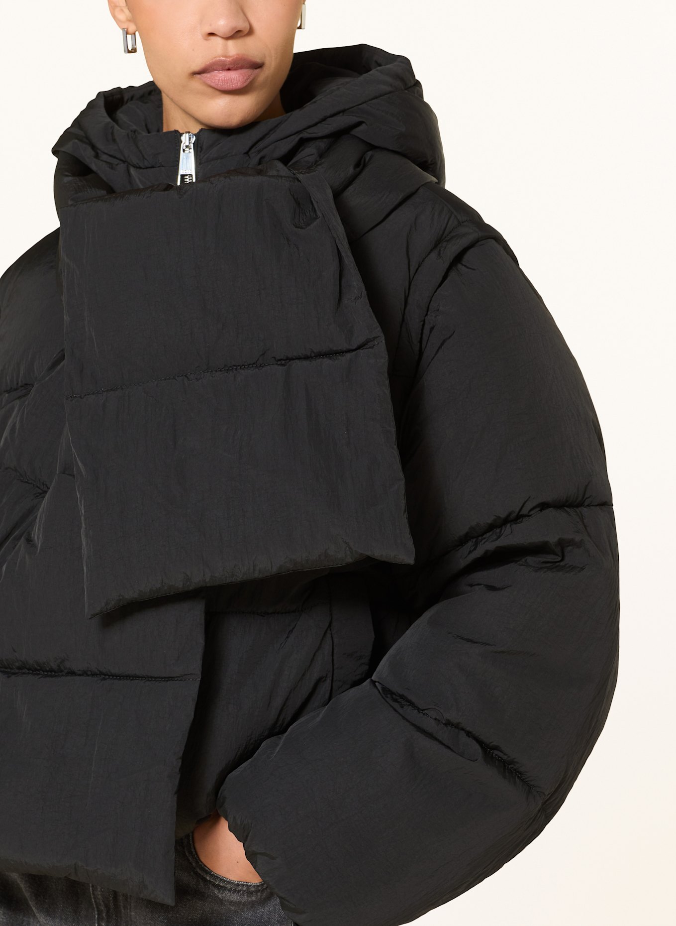 BOSS Steppjacke POLALA mit abnehmbaren Ärmel: SCHWARZ