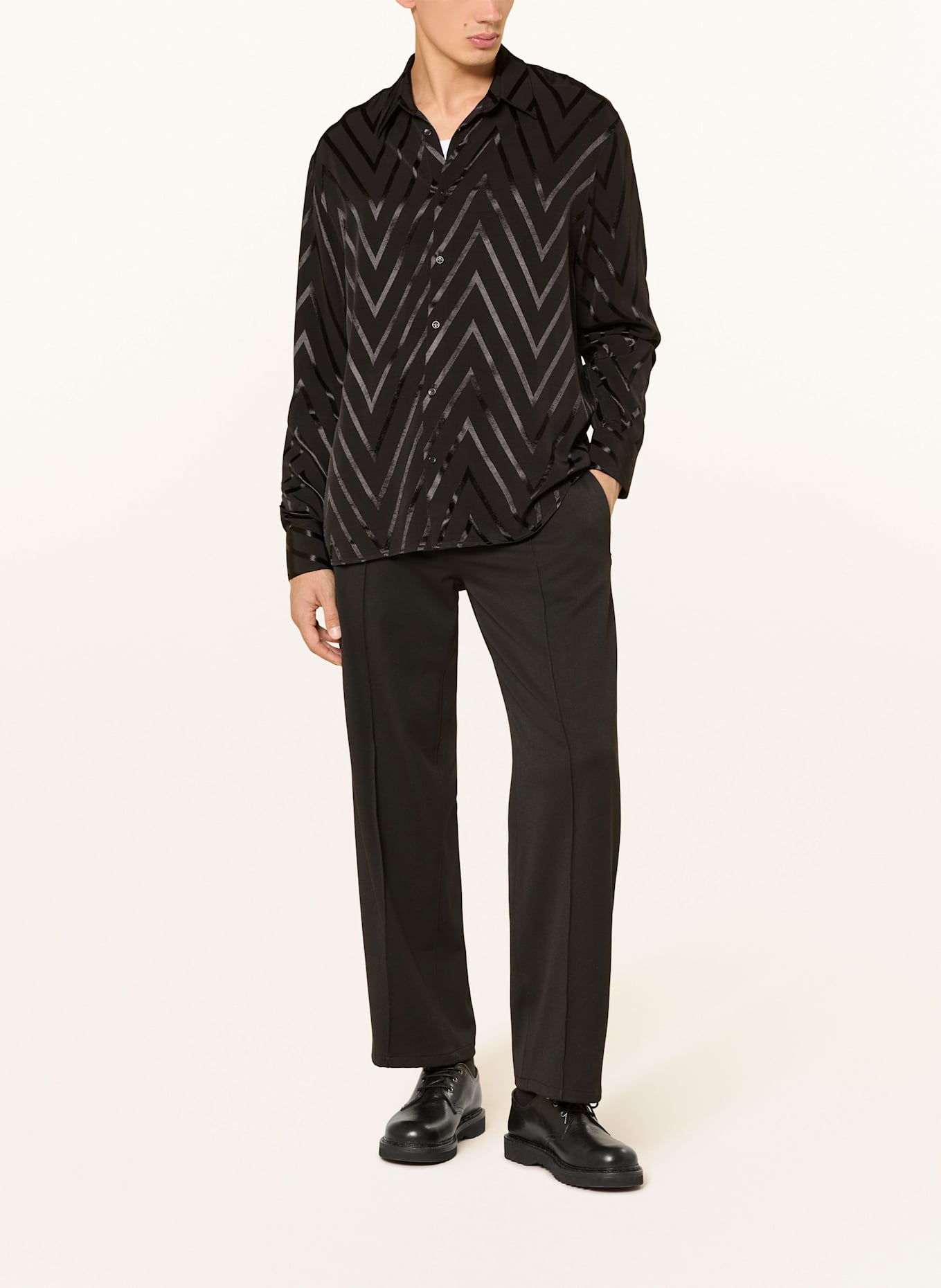 I'M BRIAN Satinhemd Regular Fit: SCHWARZ