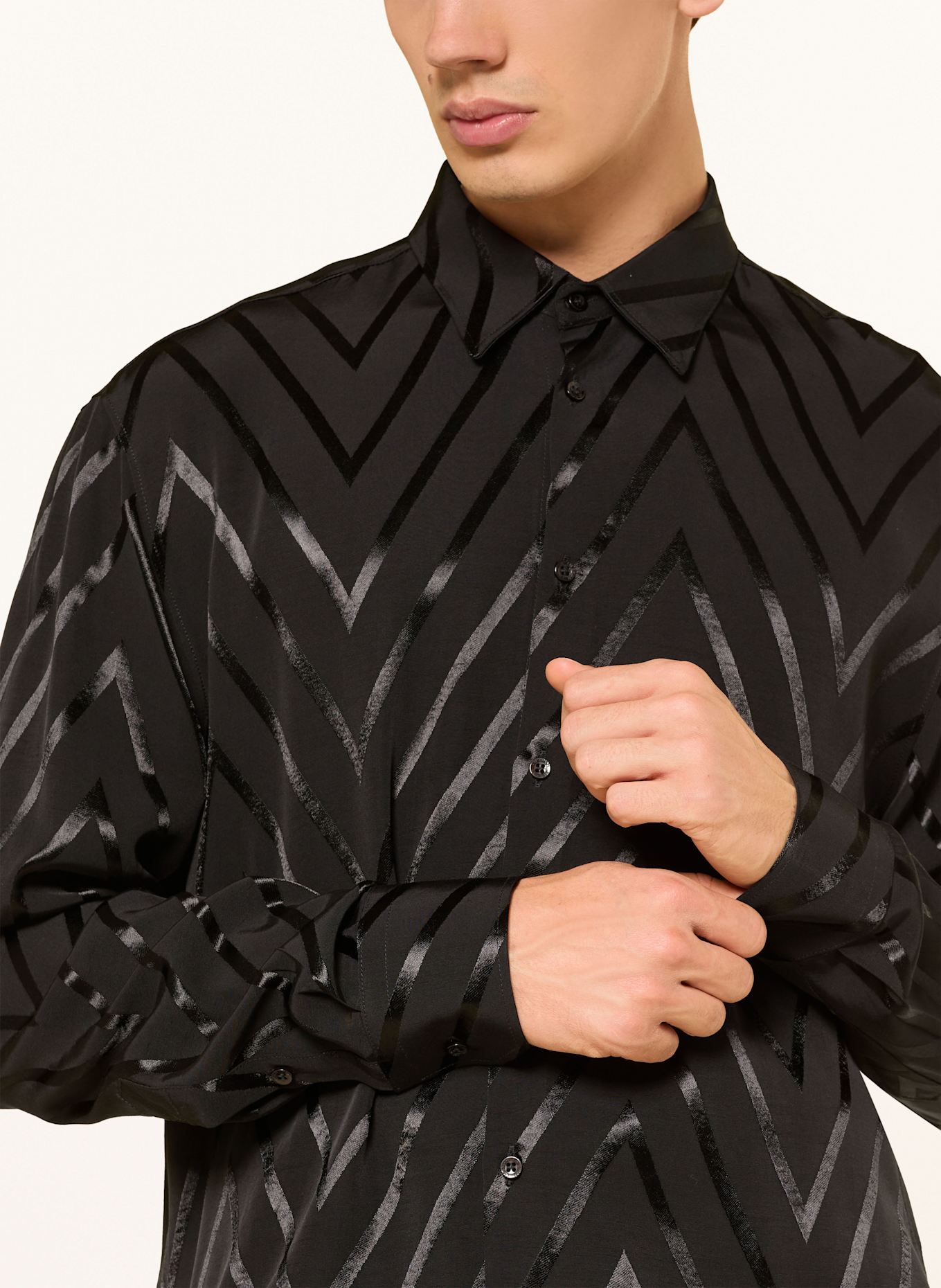 I'M BRIAN Satinhemd Regular Fit: SCHWARZ