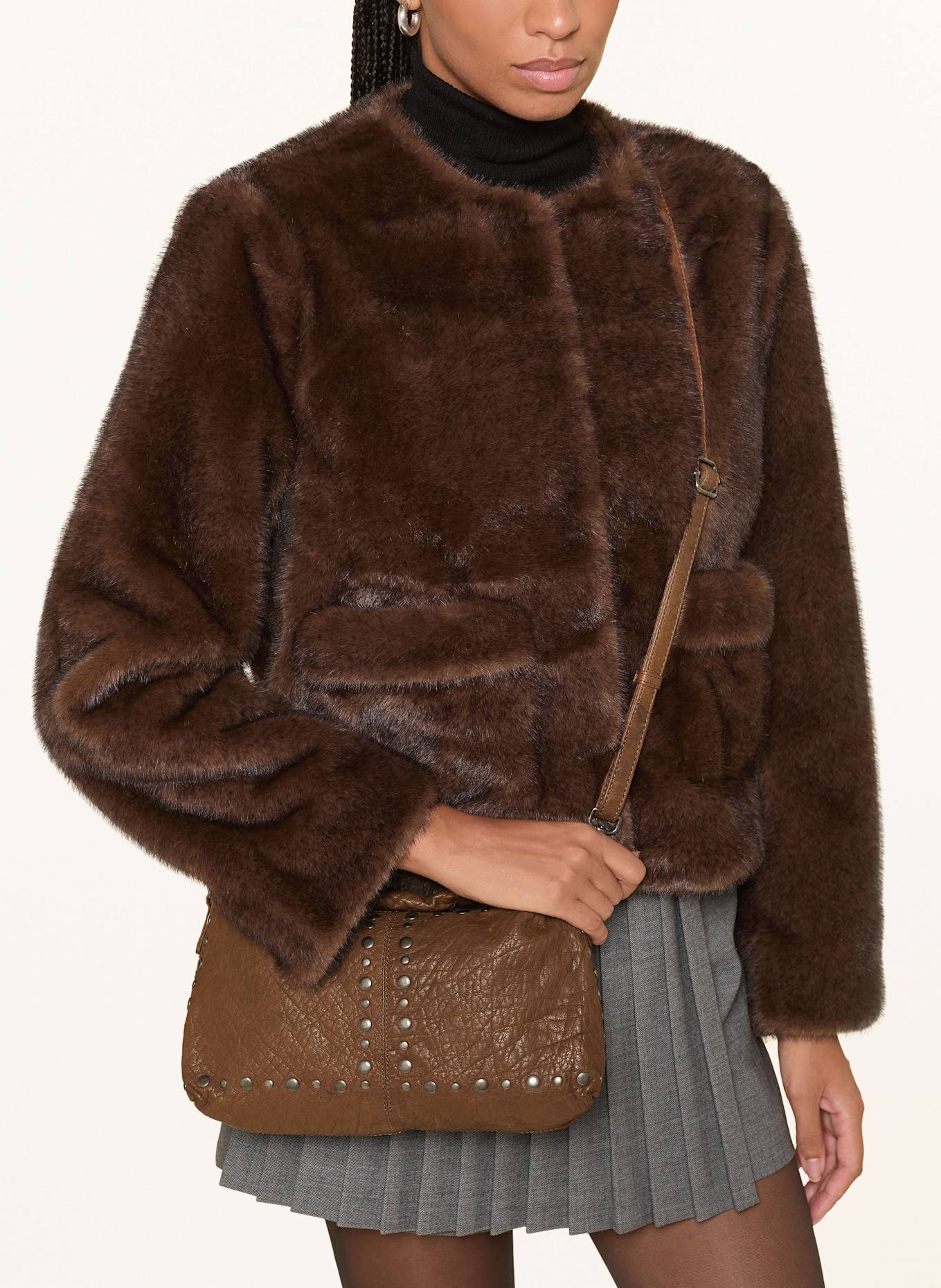 NÚNOO Handtasche DANDY mit Nieten: BRAUN