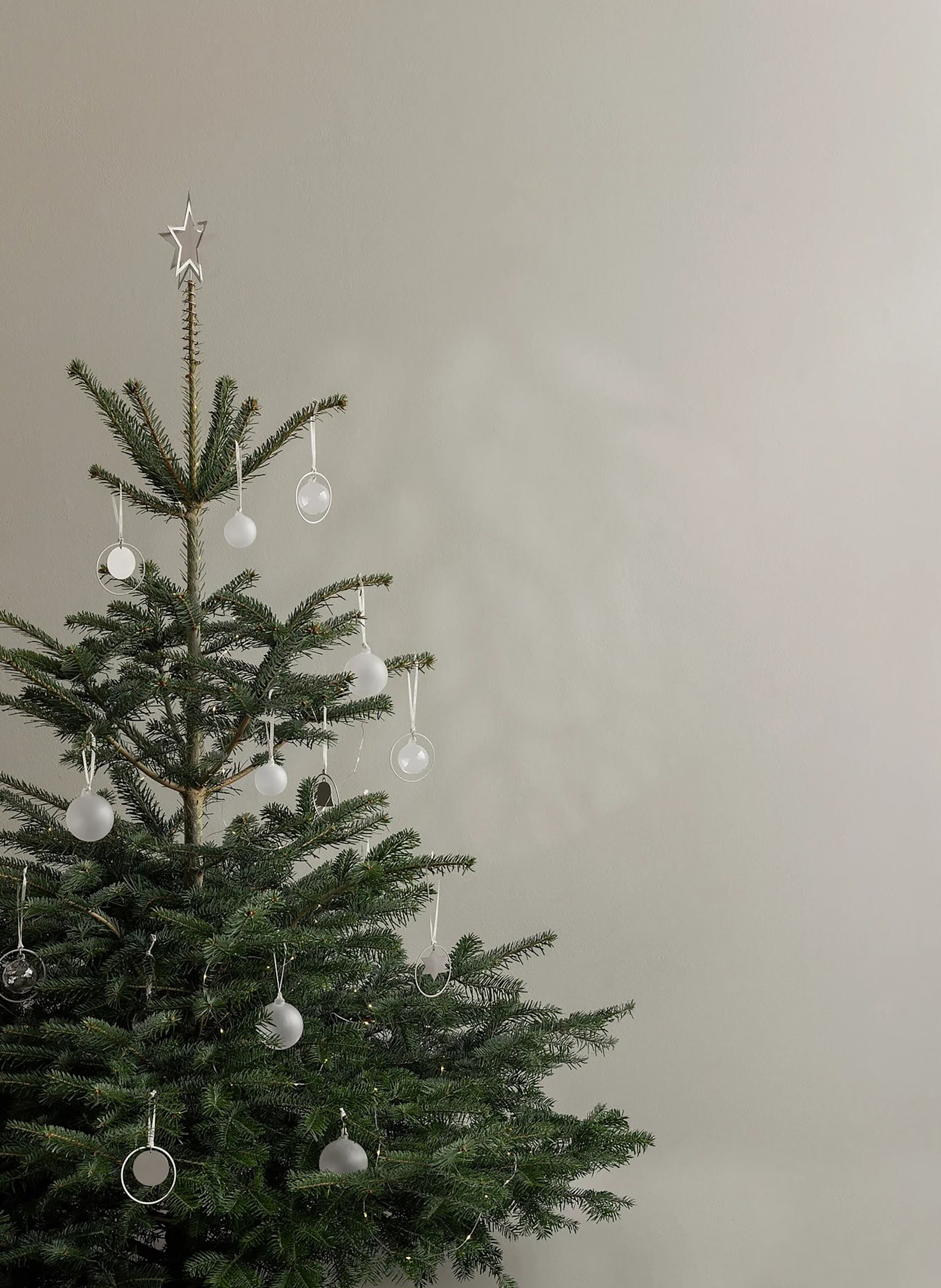 blomus 4er-Set Weihnachtskugeln JUHLA: WEISS