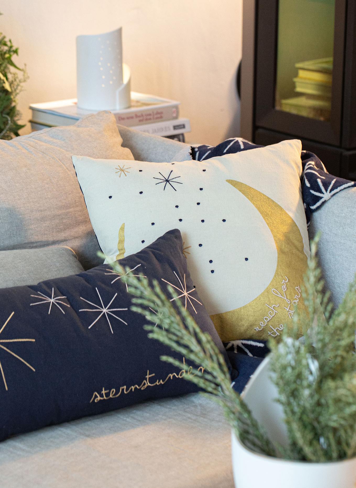 RÄDER Dekokissen STERNSTUNDEN: DUNKELBLAU / GOLD