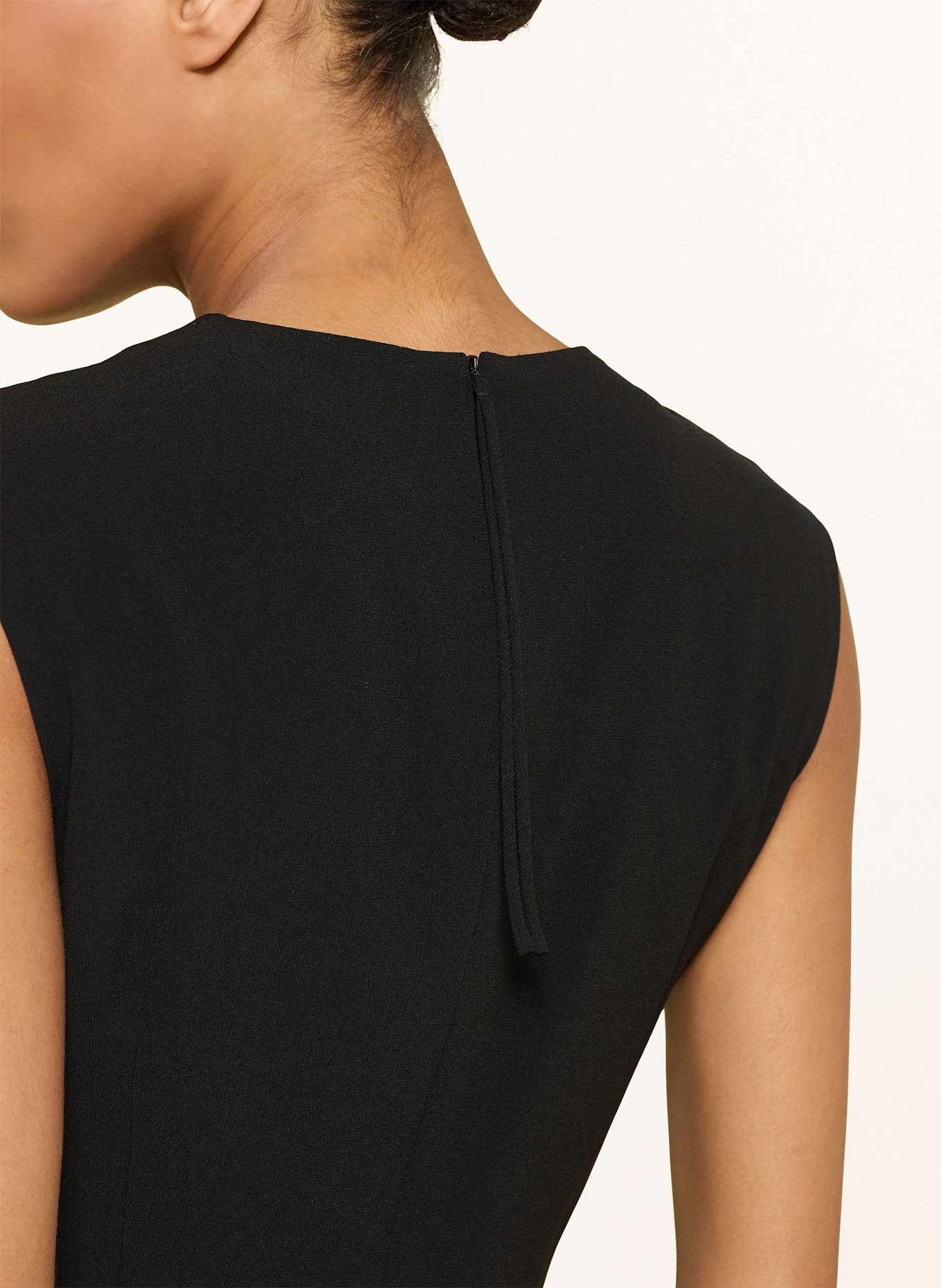 windsor. Etuikleid: SCHWARZ