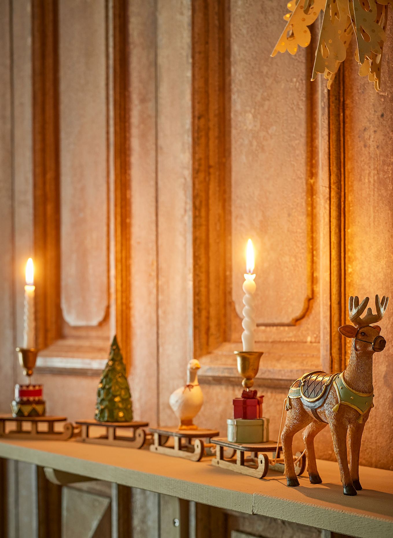 Bloomingville 5-piece Set of decorative figurines with candleholder DASHER: BROWN / GREEN / RED