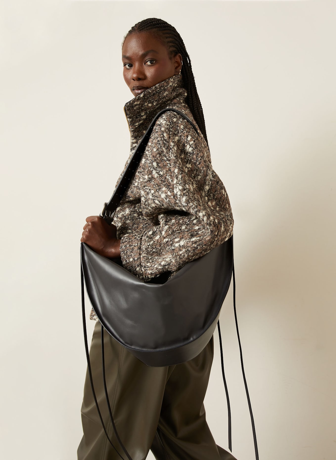 RADICA STUDIO Schultertasche AMACA MAXI: DUNKELGRAU