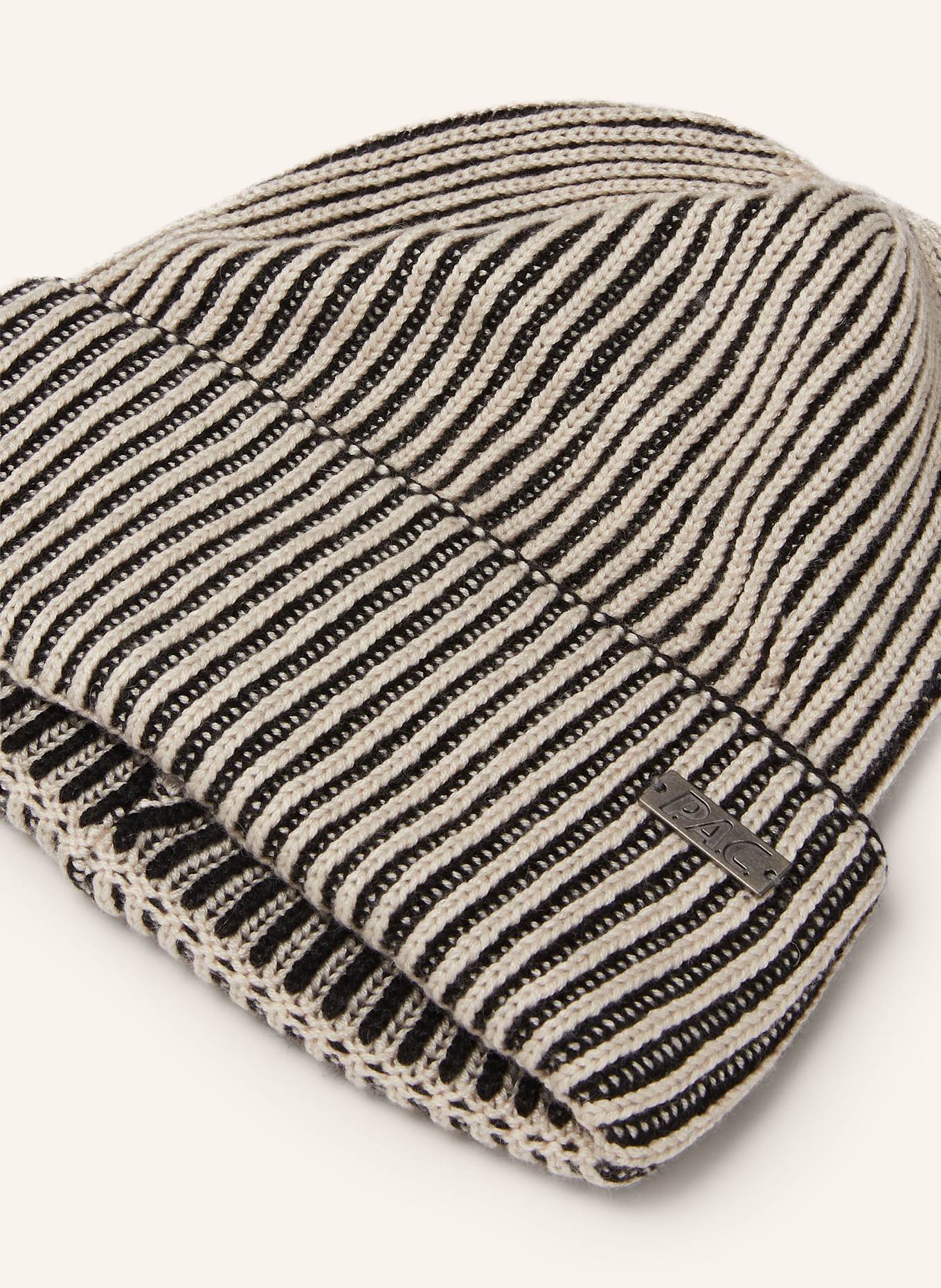 P.A.C. Mütze GIZME: CREME / SCHWARZ