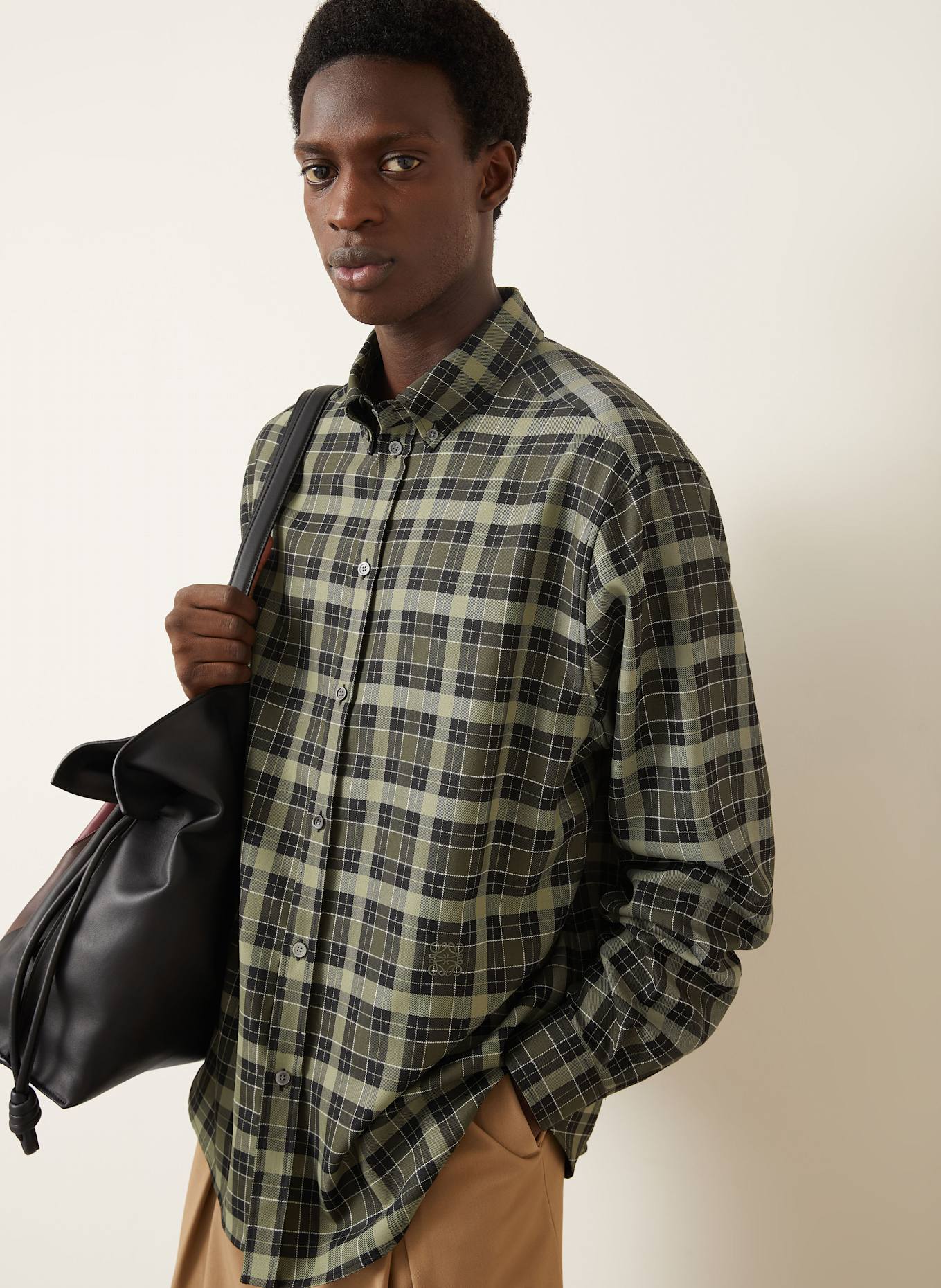 LOEWE Hemd Regular Fit: HELLGRÜN / SCHWARZ