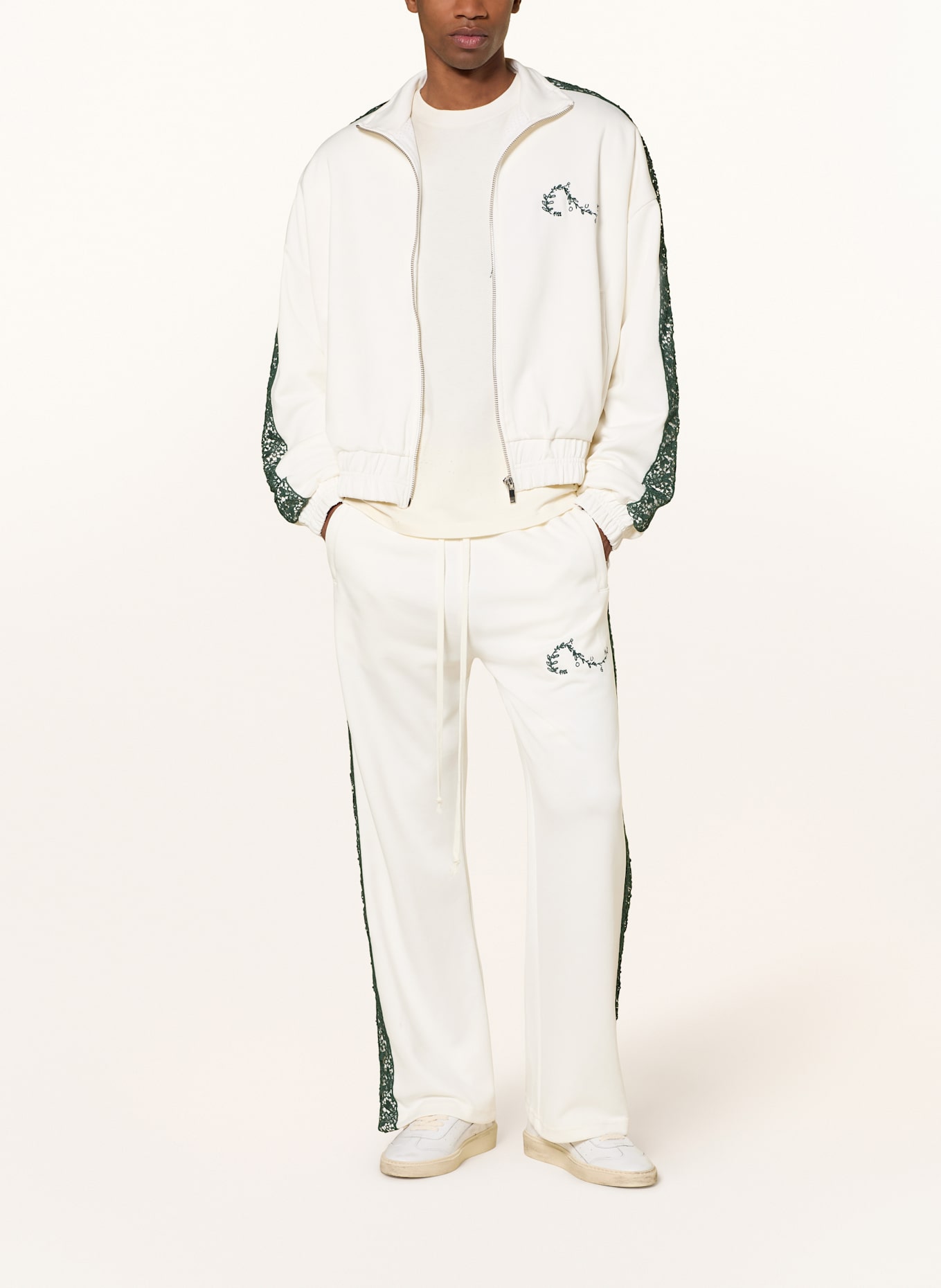 rough. Sweatpants mit Lochspitze: WEISS