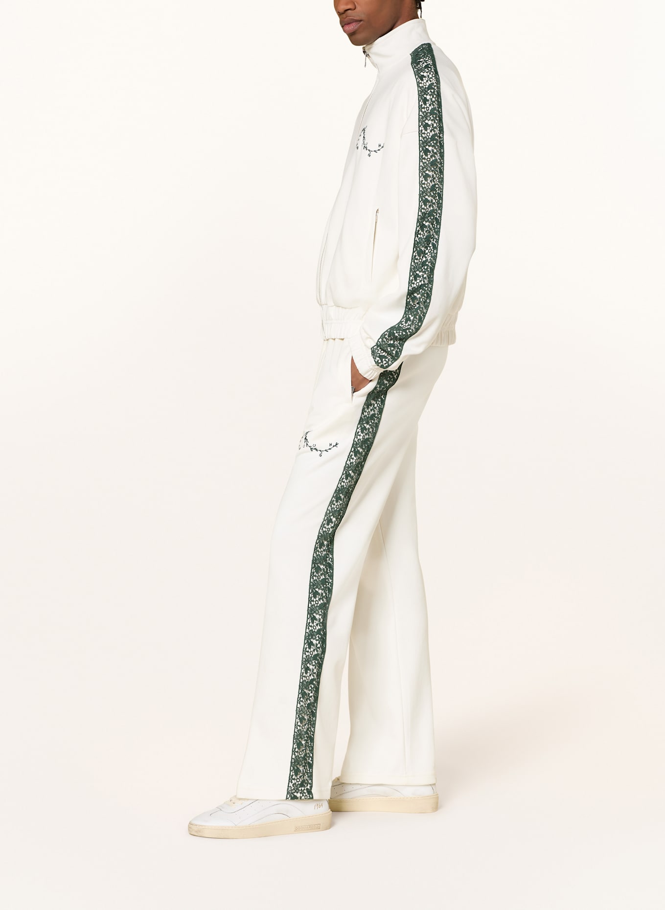 rough. Sweatpants mit Lochspitze: WEISS