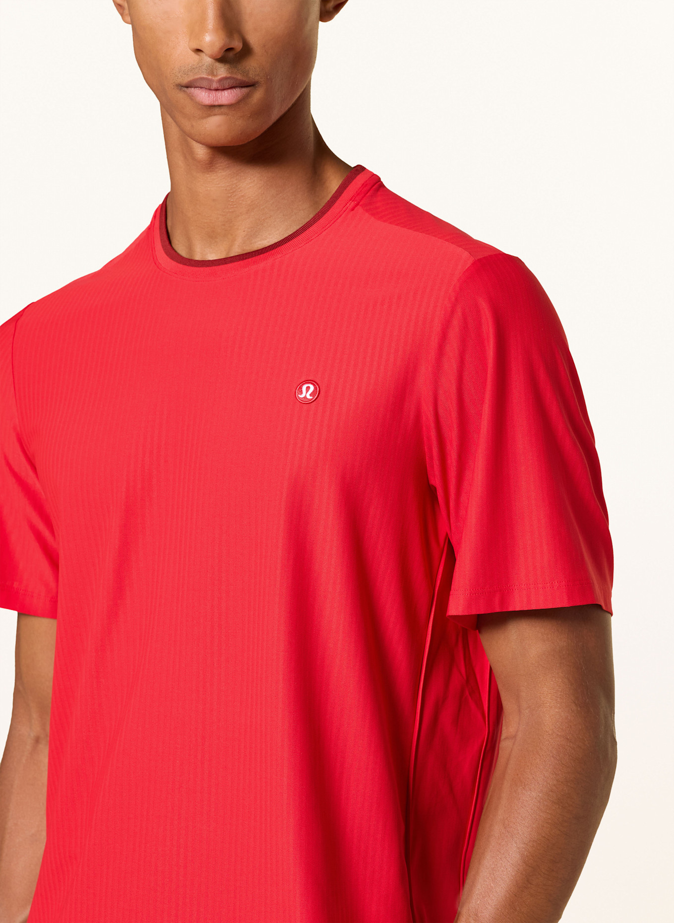 lululemon T-shirt FA25: 19295 Lulu Red