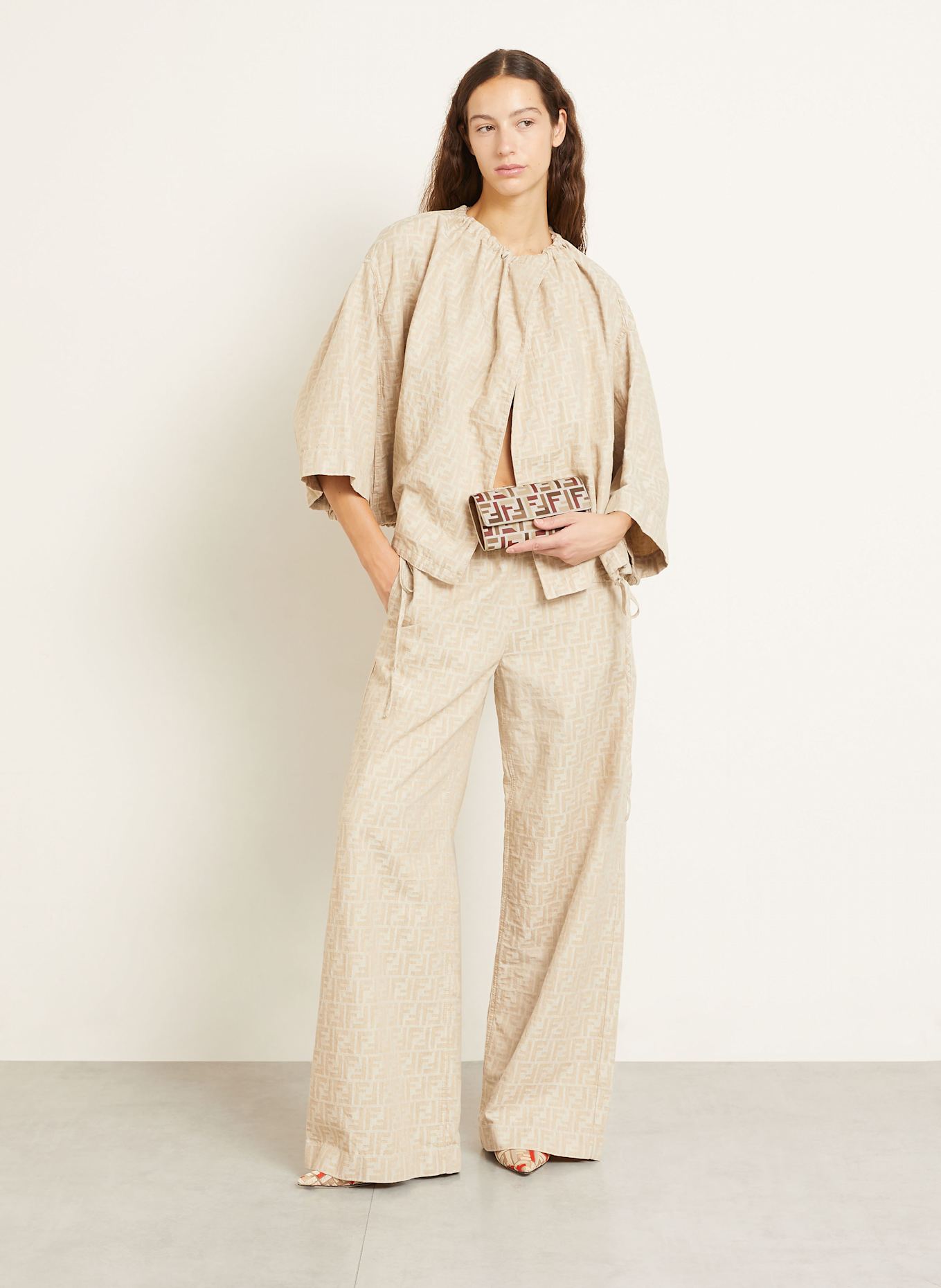 FENDI Geldbörse zum Umhängen: CREME / BRAUN / DUNKELROT