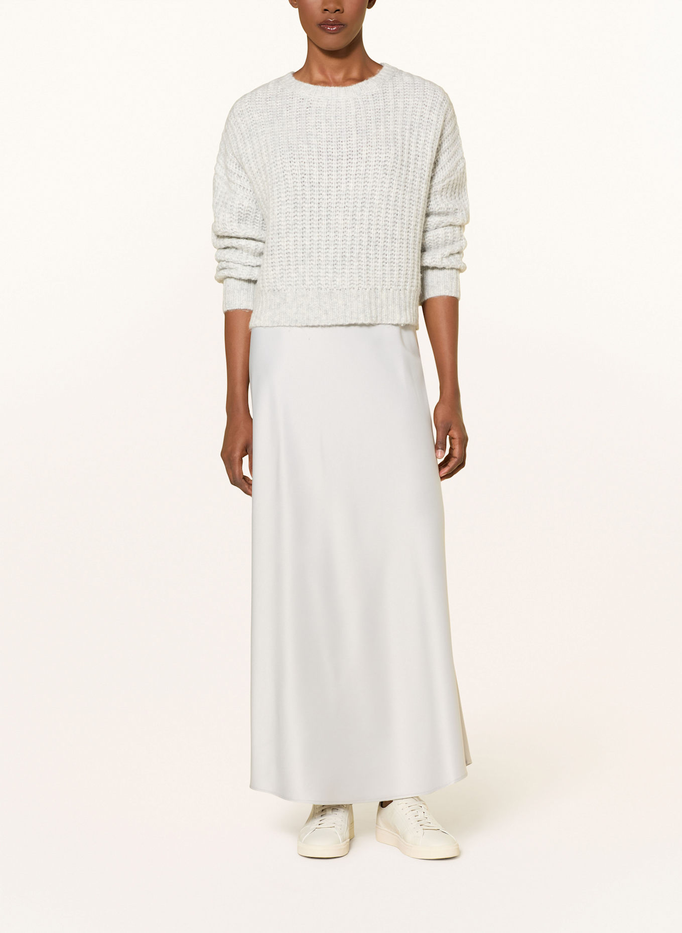 Juvia FINA satin skirt: LIGHT GRAY